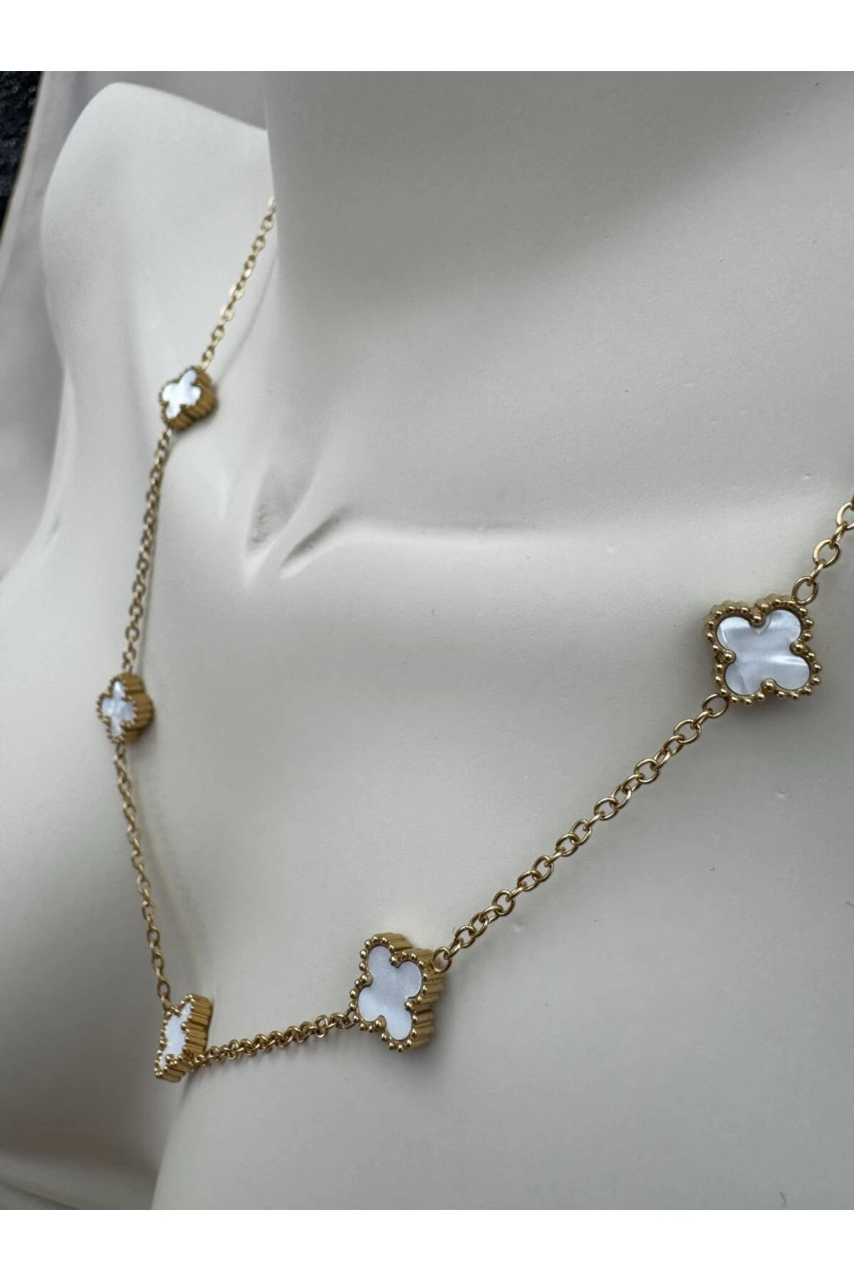 Gold Beyaz Renk Yonca Detaylı 40+5CM Ayarlanabilir Çelik Kolye