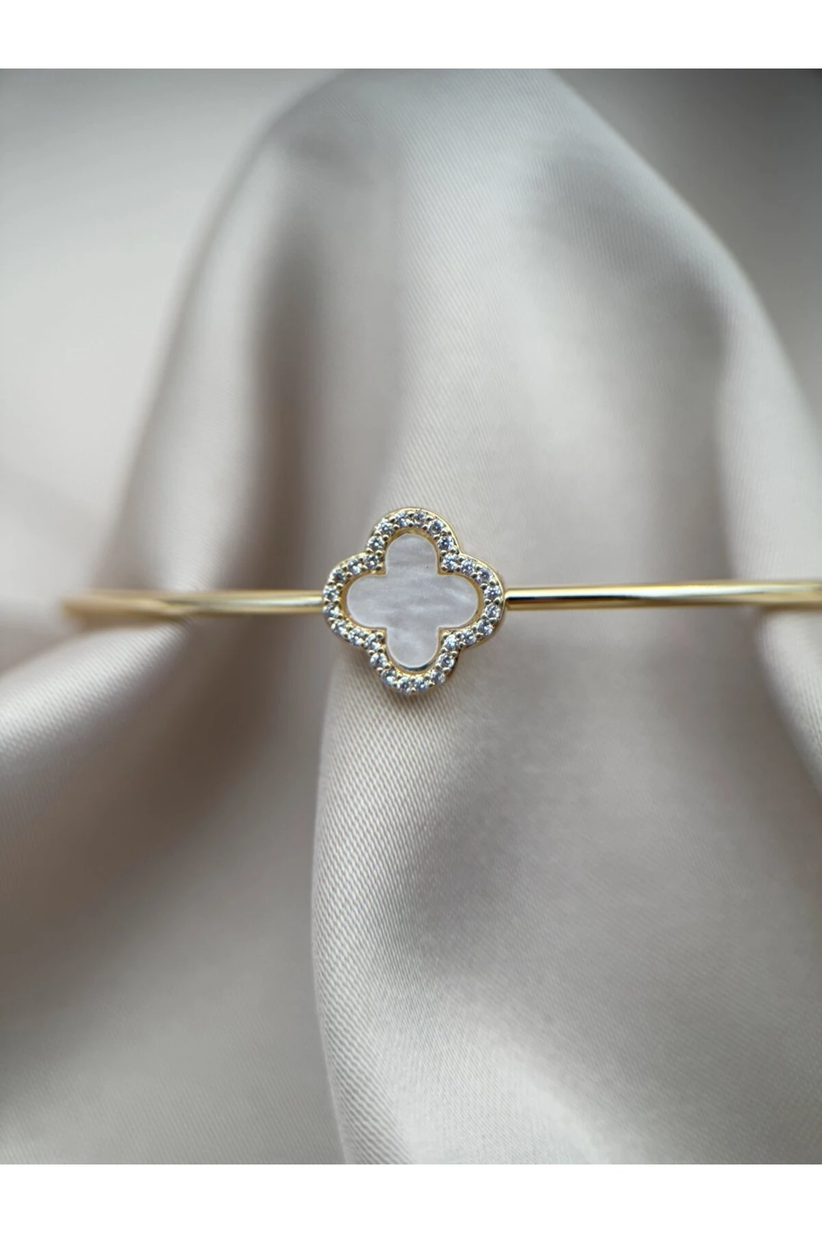 Yonca Figürlü Taşlı Ayarlanabilir Gold Bileklik