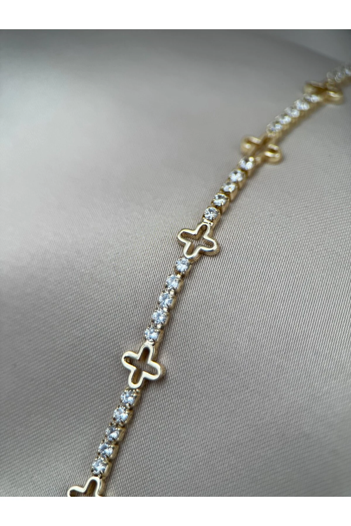 Dört Yaprak Motifli Taşlı Gold 16+2CM Ayarlanabilir Bileklik