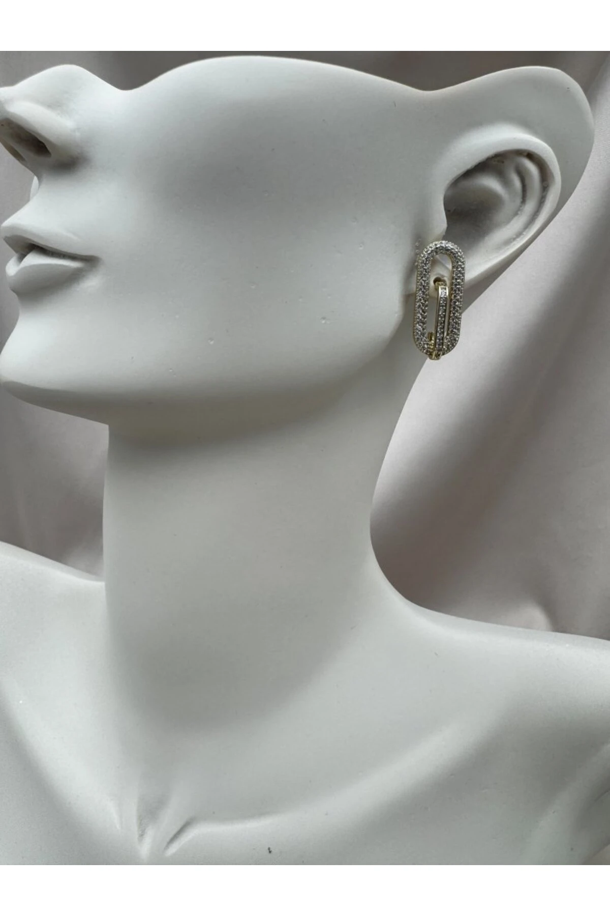 Oval köşeli Dikdörtgen Tasarım Taşlı Gold Küpe