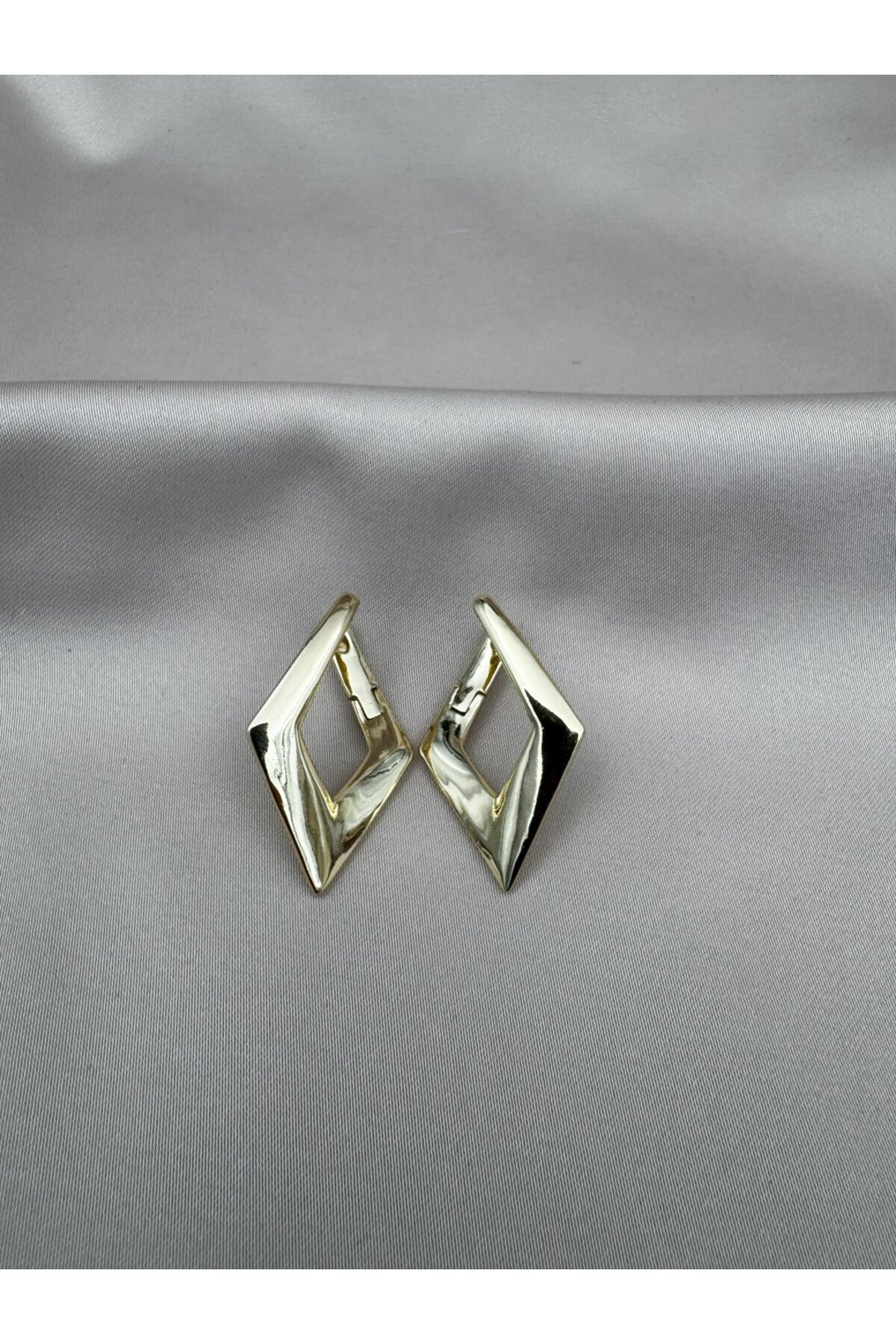 Geometrik Form Gold Renk Küpe