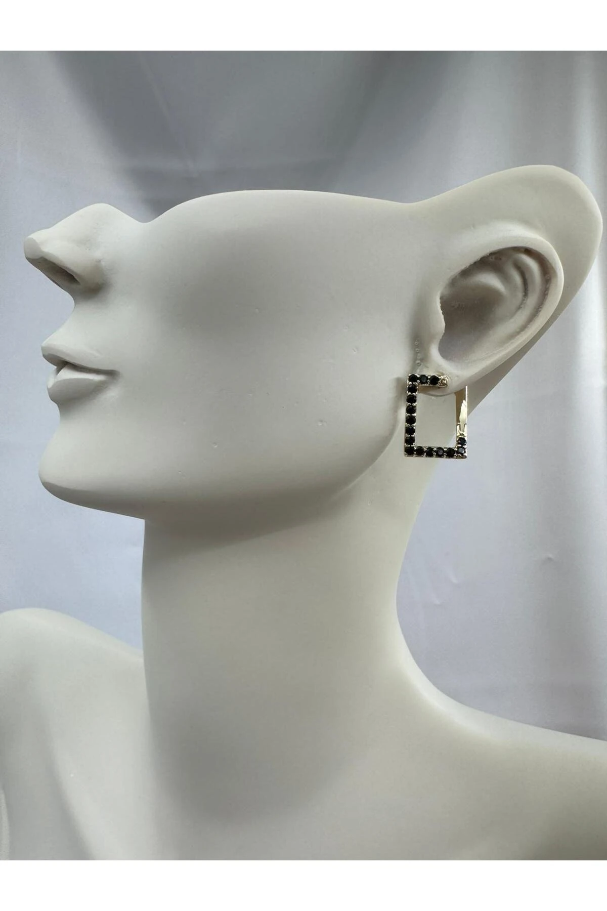 Siyah Taşlı Kare Gold VIP Küpe