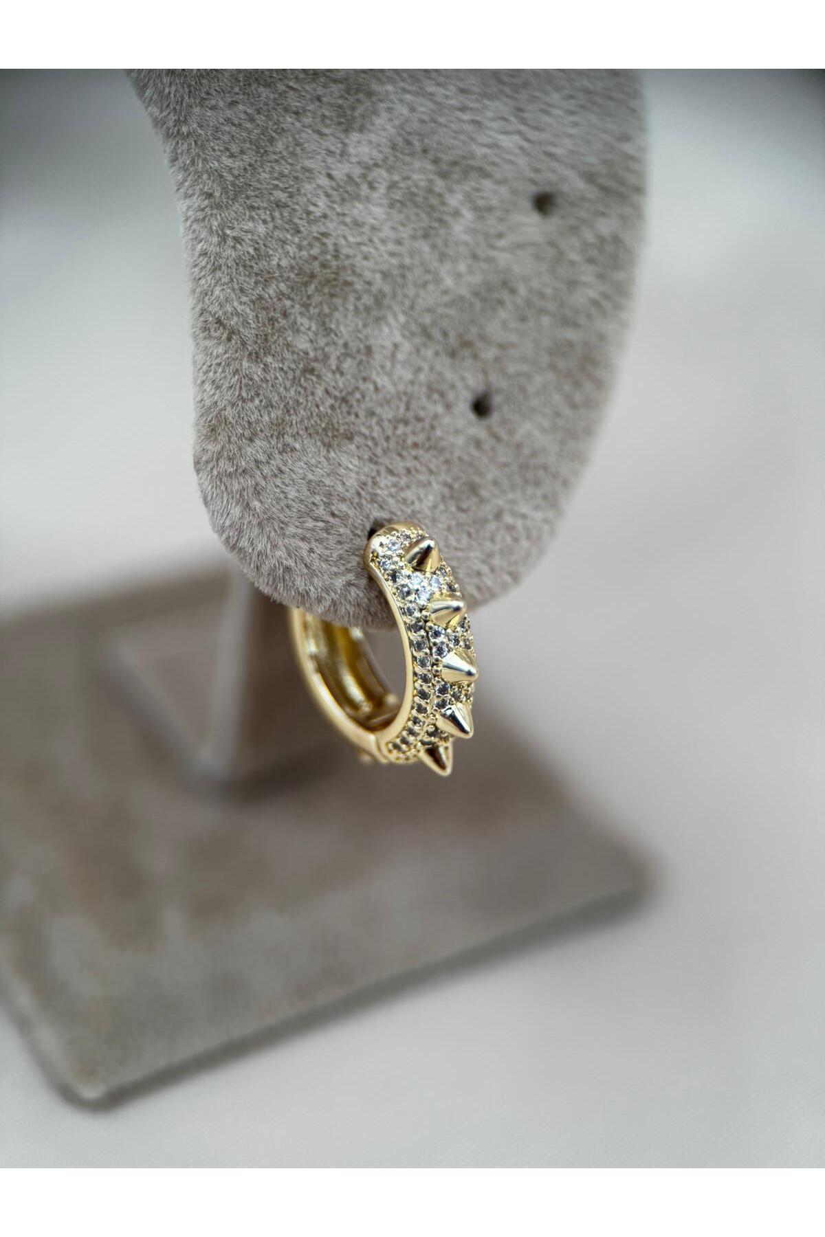 VIP Zirkon Taşlı Spike Detaylı Gold Renk Halka Küpe