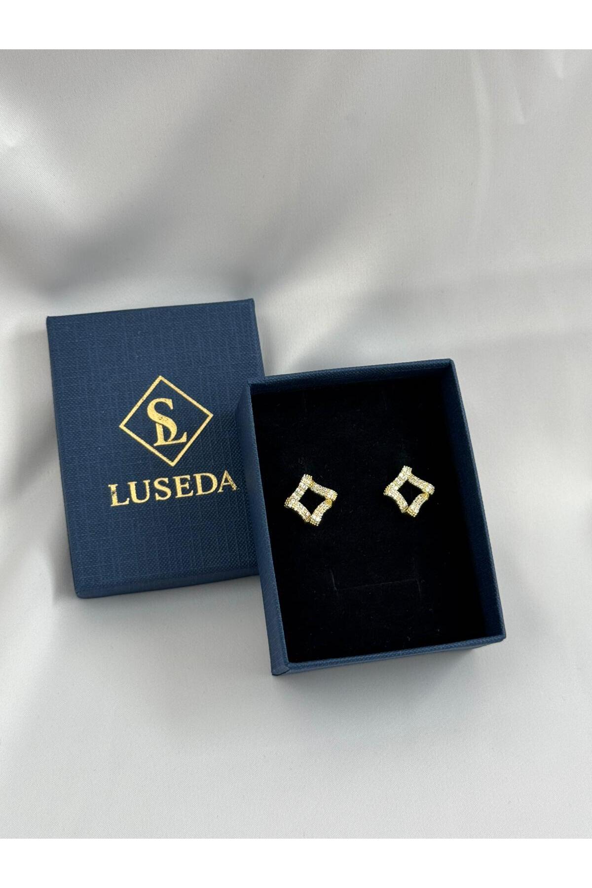 VIP Kare Form Gold Renk Zirkon Taşlı Çelik Küpe