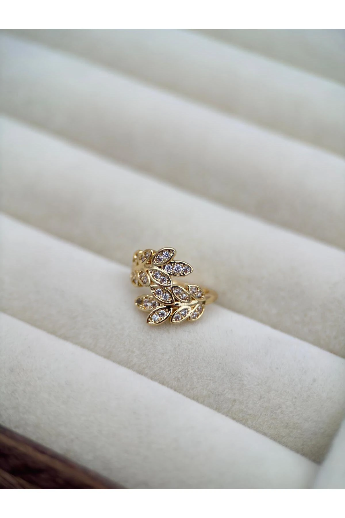 Gold Renk Yaprak Form Zirkon Taşlı Ayarlanabilir Earcuff Kıkırdak Küpe