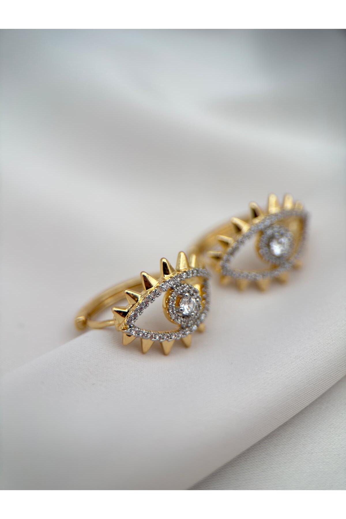 Gold Renk Sivri Uç Detaylı Göz Form Zirkon Taşlı Halka Küpe