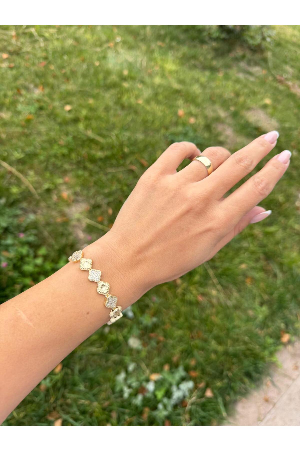Dört Yapraklı Yonca Taşlı Gold 17+2CM Ayarlanabilir Bileklik
