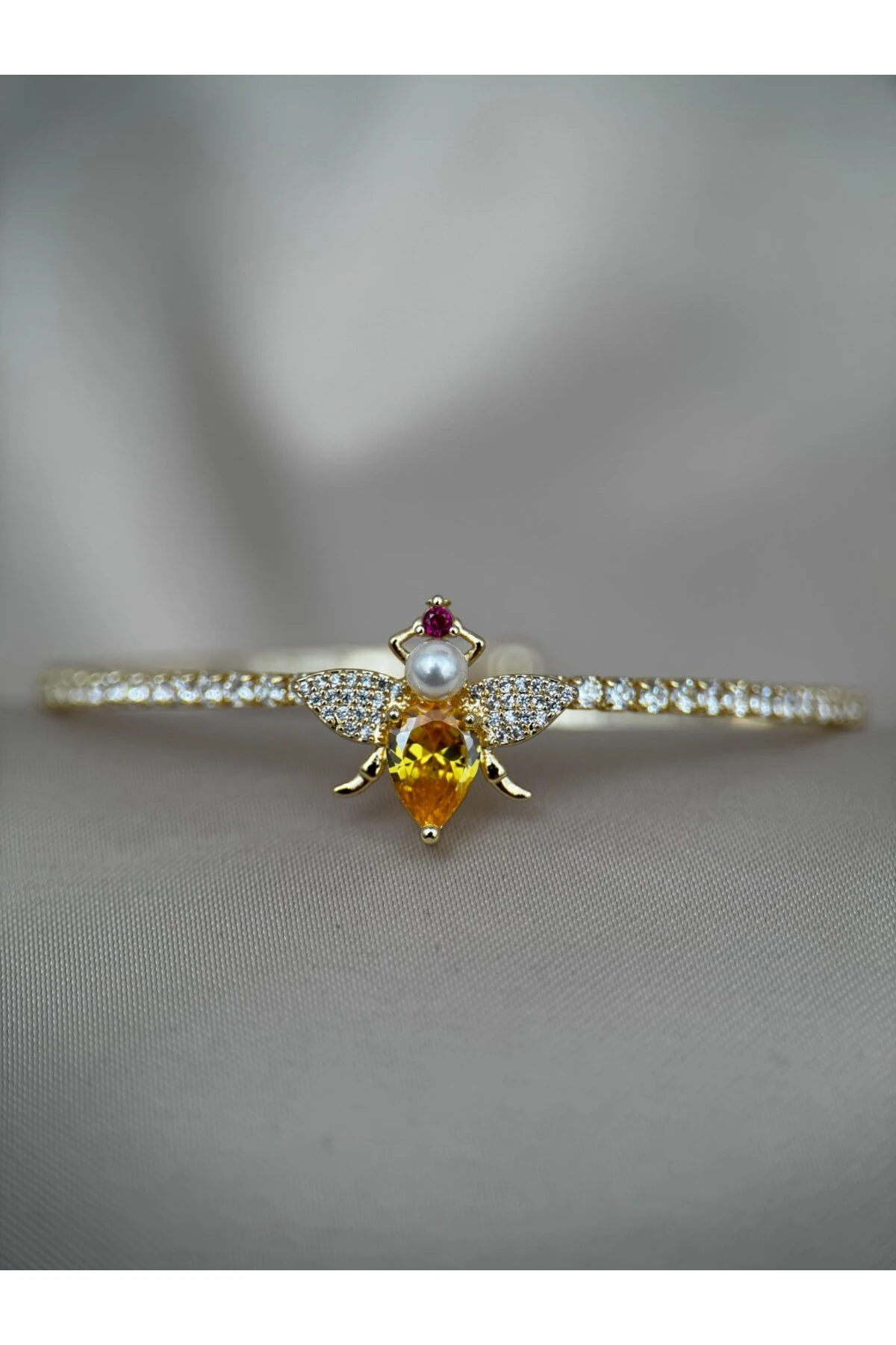 Arı Figürlü Taşlı Gold Bileklik