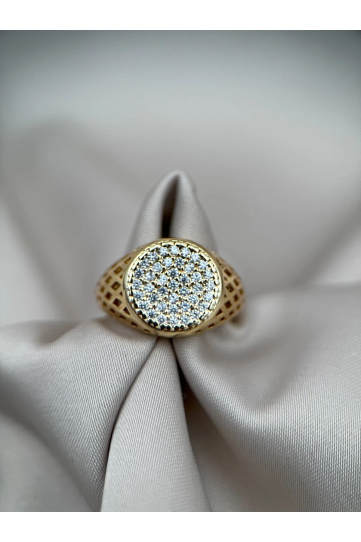 Gold Kaplama Yuvarlak Taşlı Modern Kararmaz Yüzük