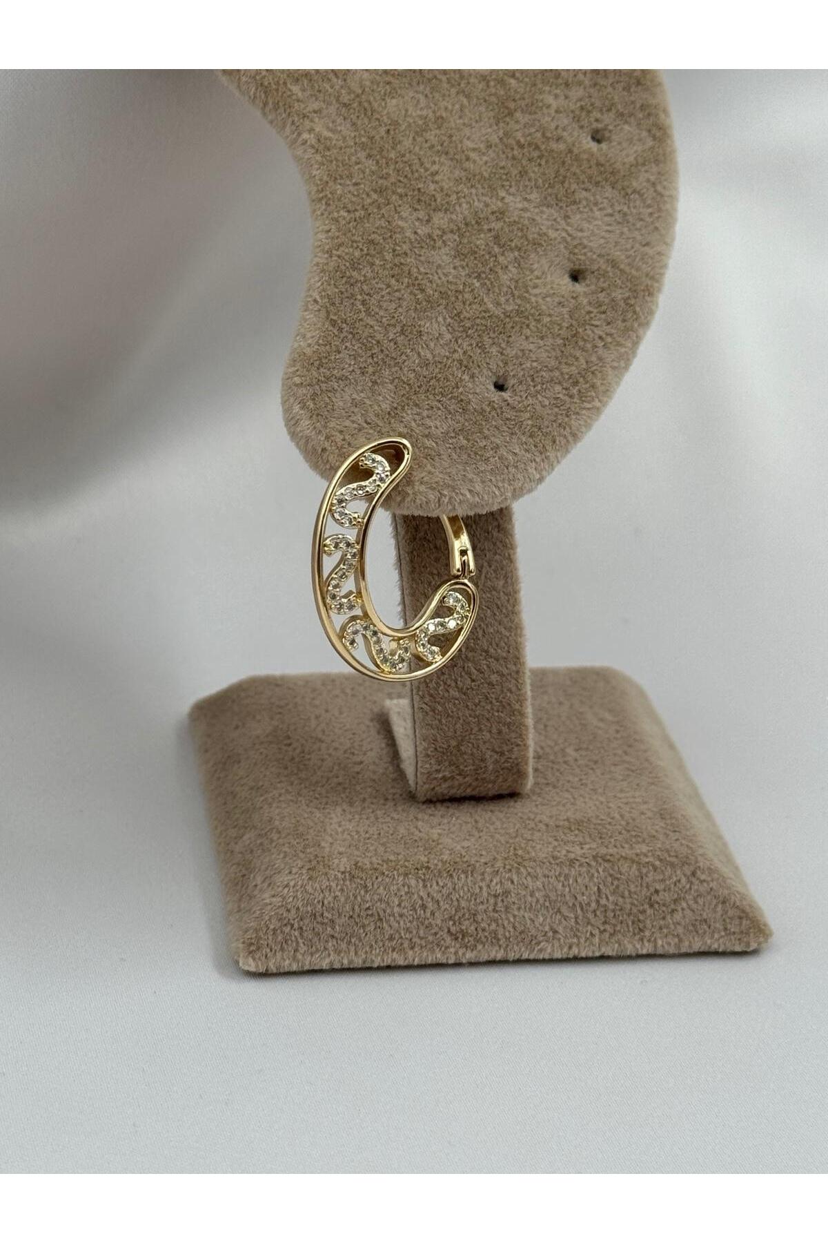 Gold Renk Kıvrımlı Zirkon İşlemeli Modern Halka VIP Küpe