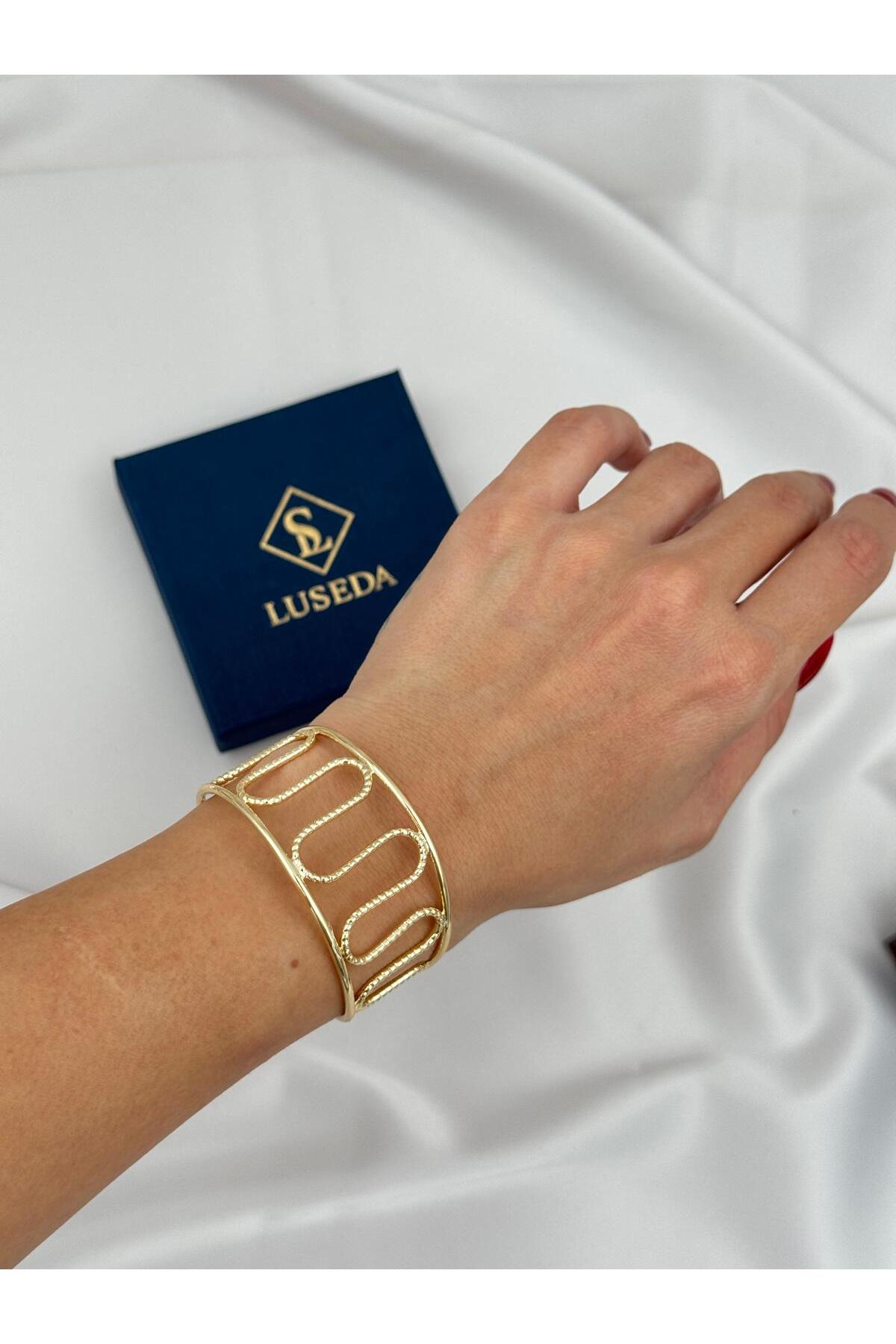 VIP Dalga Formlu Geniş Ayarlanabilir Gold Kelepçe Bileklik