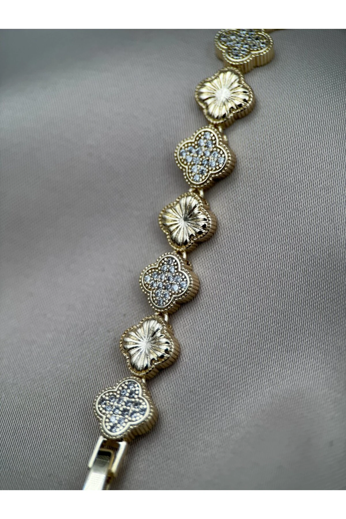 Dört Yapraklı Yonca Taşlı Gold 17+2CM Ayarlanabilir Bileklik
