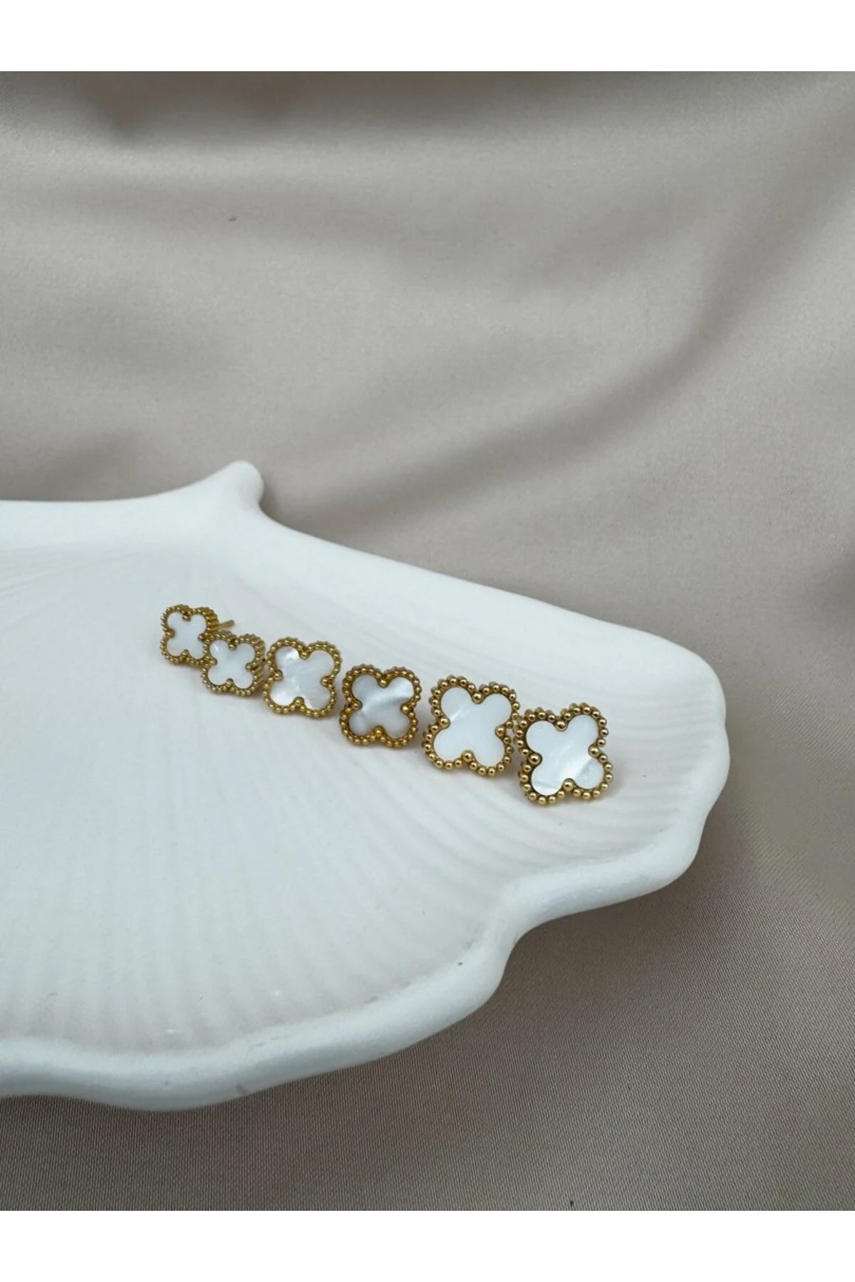 Gold Beyaz Renk Kararmaz Çelik Yonca Küpe