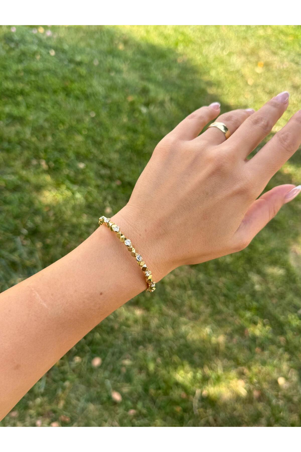 Geometrik Taşlı Gold Bileklik