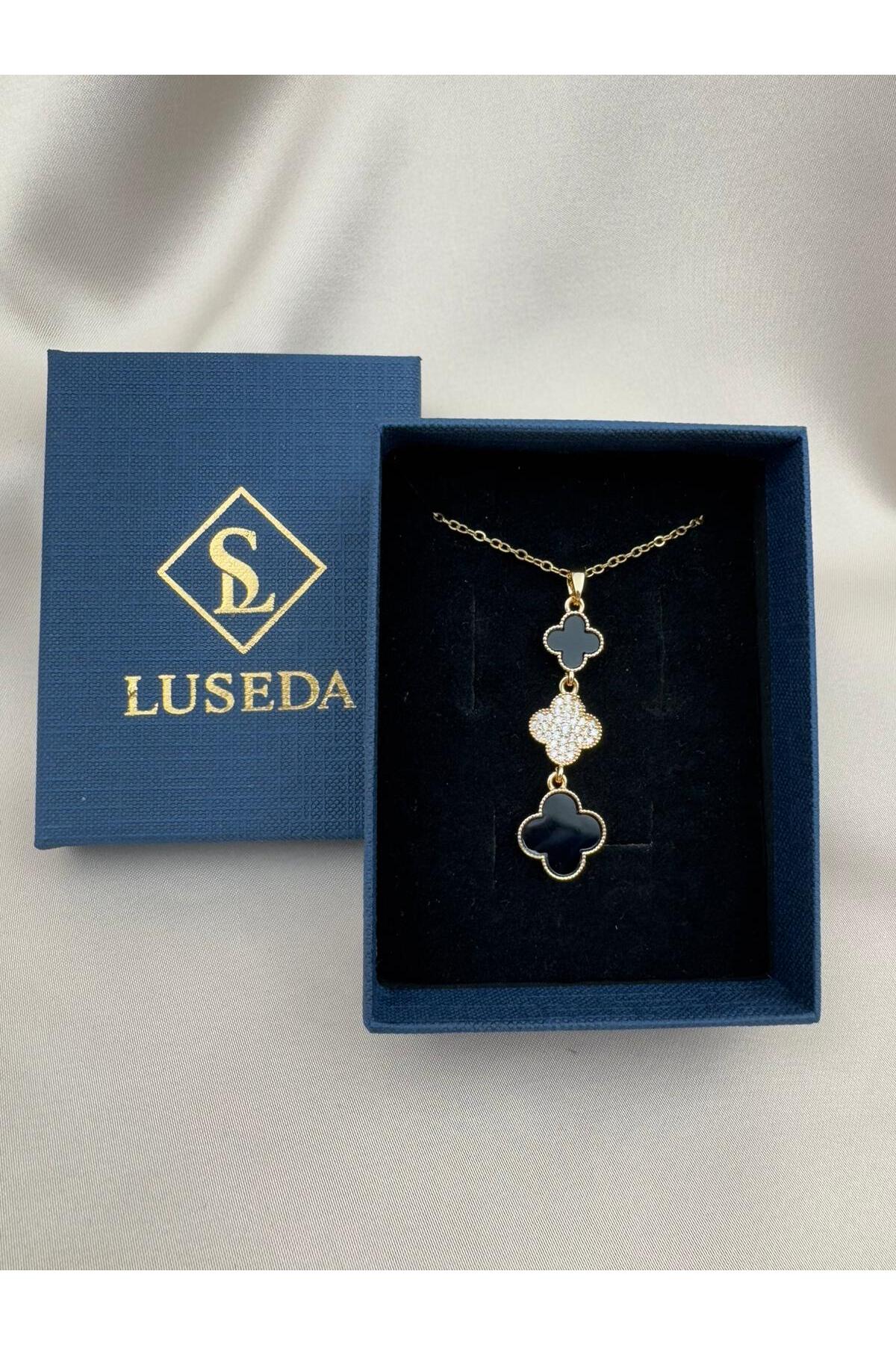 Gold Siyah Renk Yonca ve Taş Detaylı 40+5CM Kararmaz Çelik Kolye