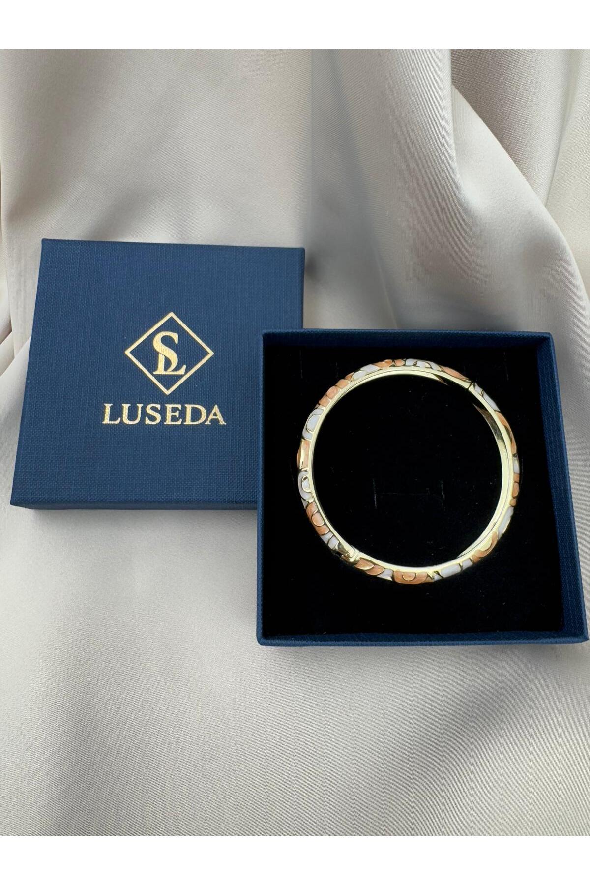 Gold ve Beyaz Desenli Emaye Tasarım Bileklik