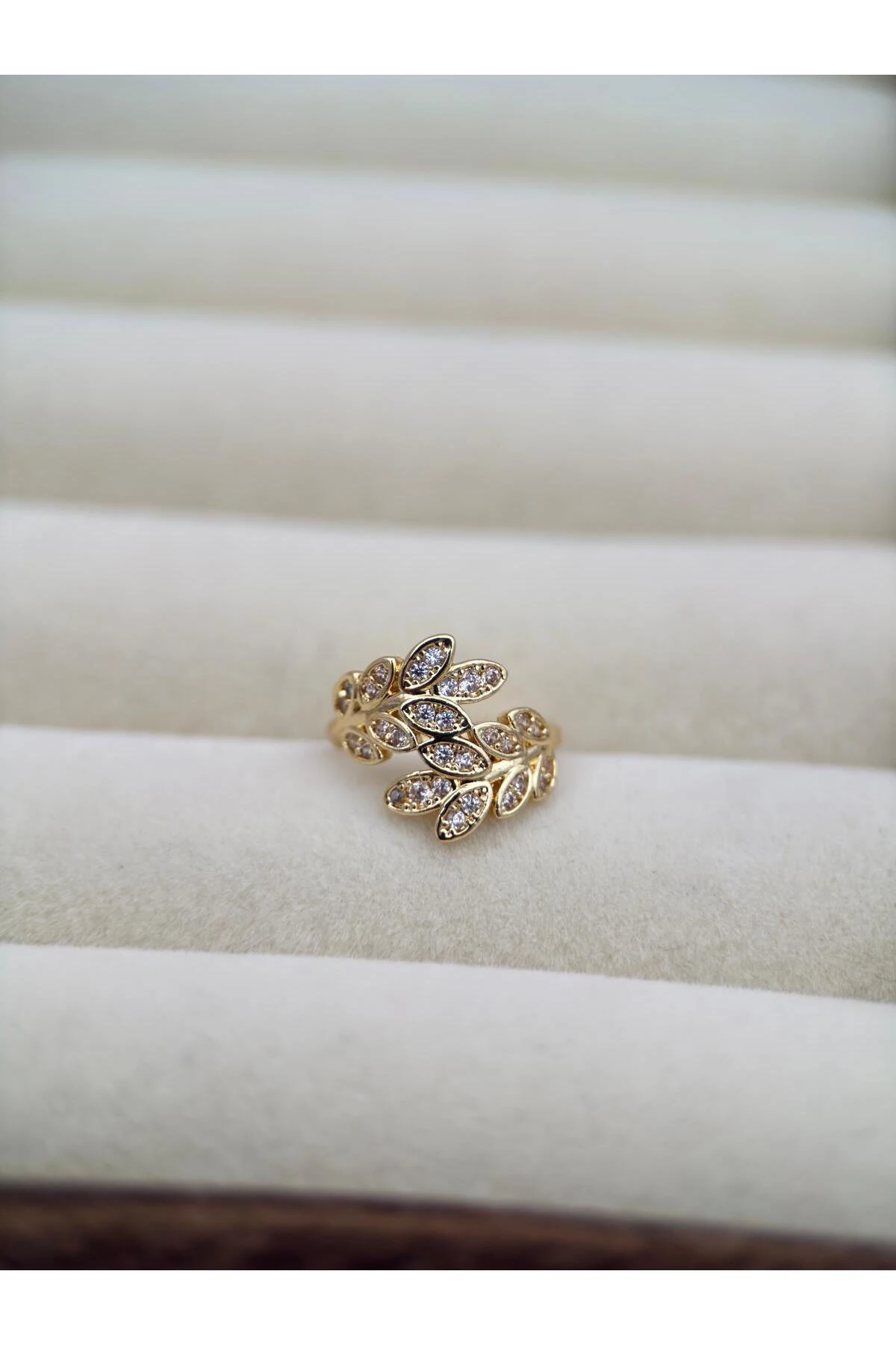 Gold Renk Yaprak Form Zirkon Taşlı Ayarlanabilir Earcuff Kıkırdak Küpe