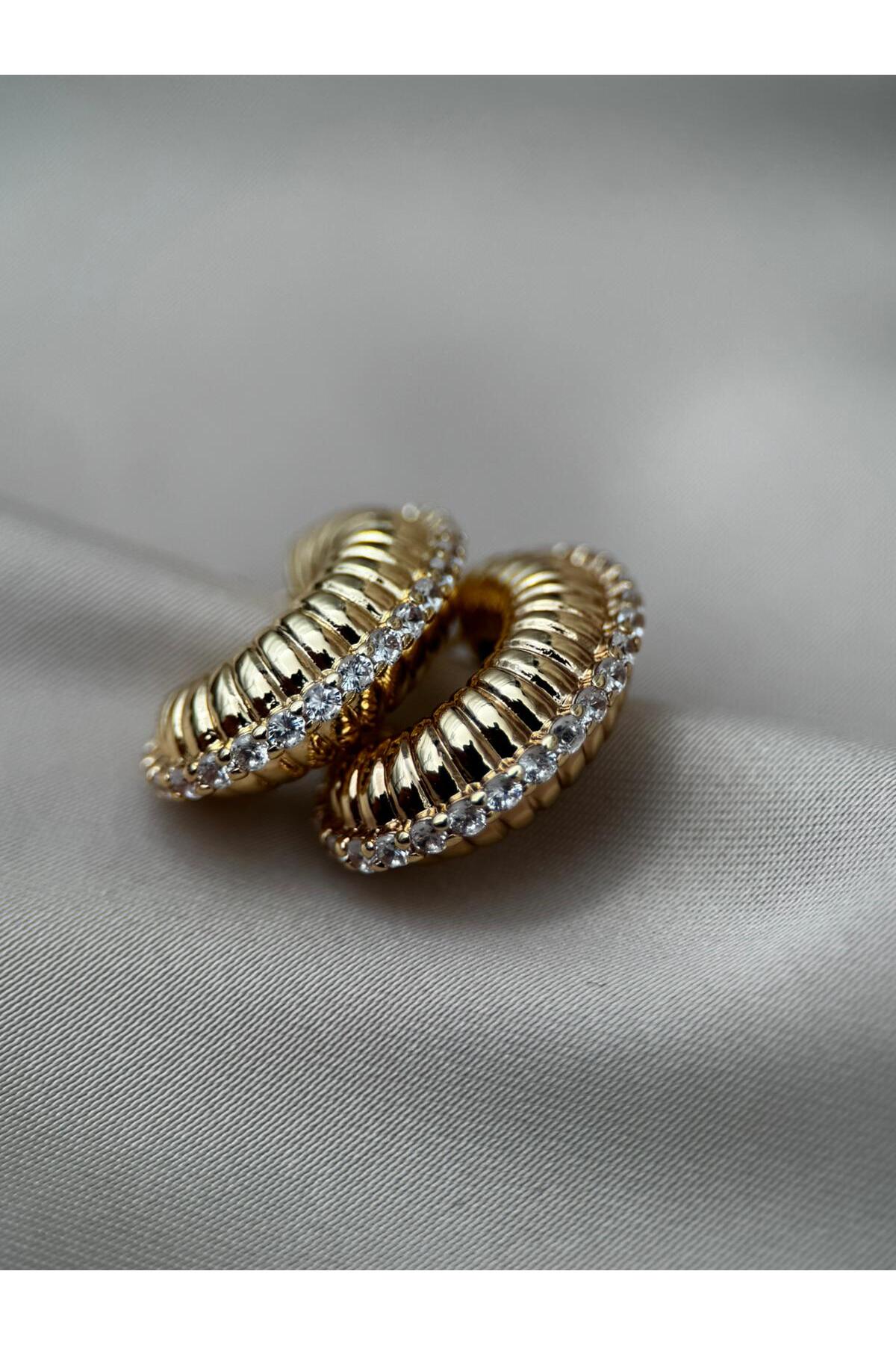 Gold Renk Zirkon Taşlı Tasarım Küpe