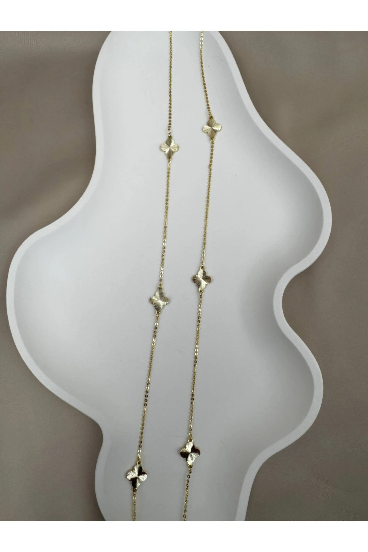 85+5CM Adjustable Gold Chain Necklace with Four-Leaf Clover Detail