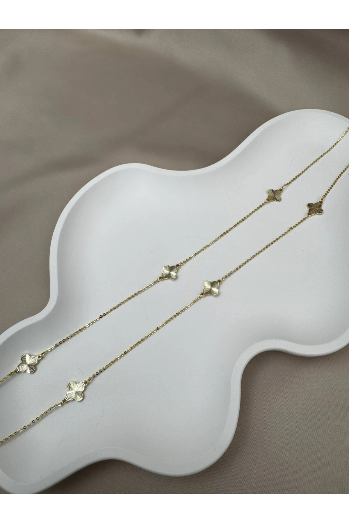 85+5CM Adjustable Gold Chain Necklace with Four-Leaf Clover Detail