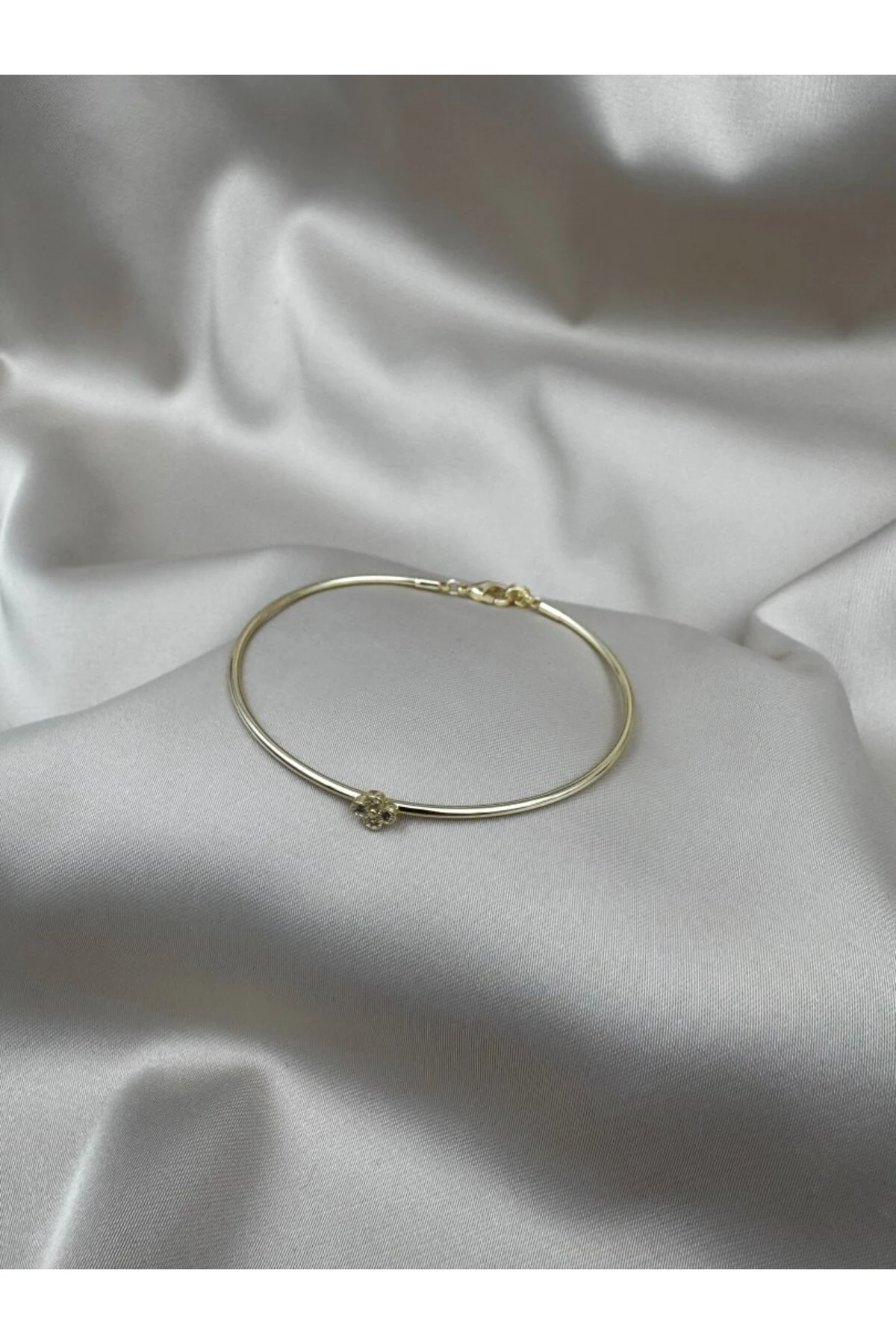 Altın Renk Minimal Çiçek Figürlü Zirkon Taşlı Zarif Ayarlanabilir Bileklik