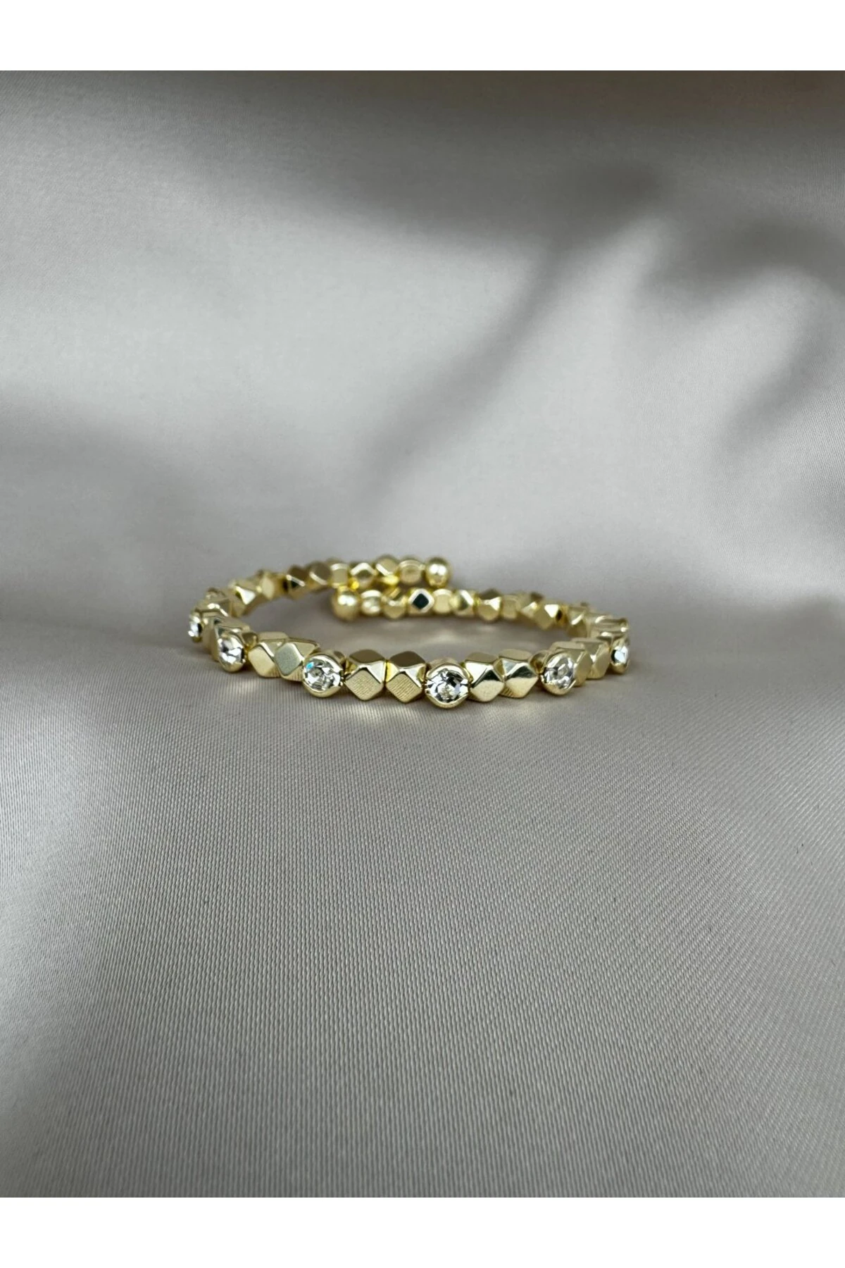 Geometrik Taşlı Gold Bileklik