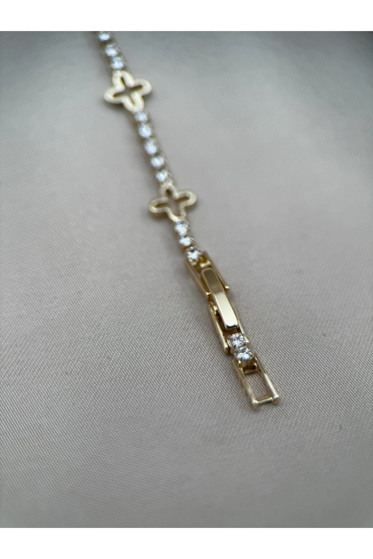 Dört Yaprak Motifli Taşlı Gold 16+2CM Ayarlanabilir Bileklik