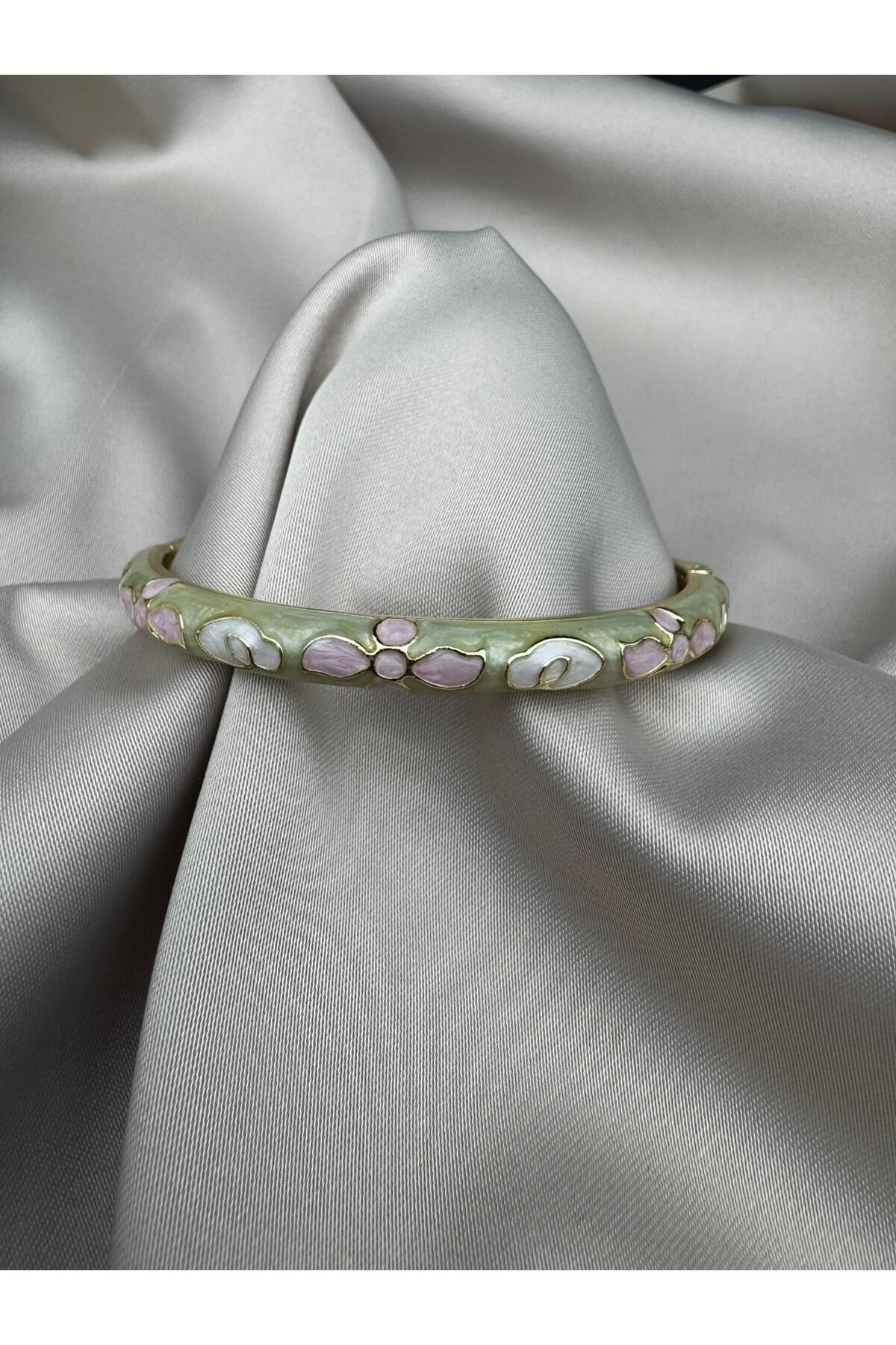Elegantes Armband in Pastellfarben mit Emaille auf Stahl
