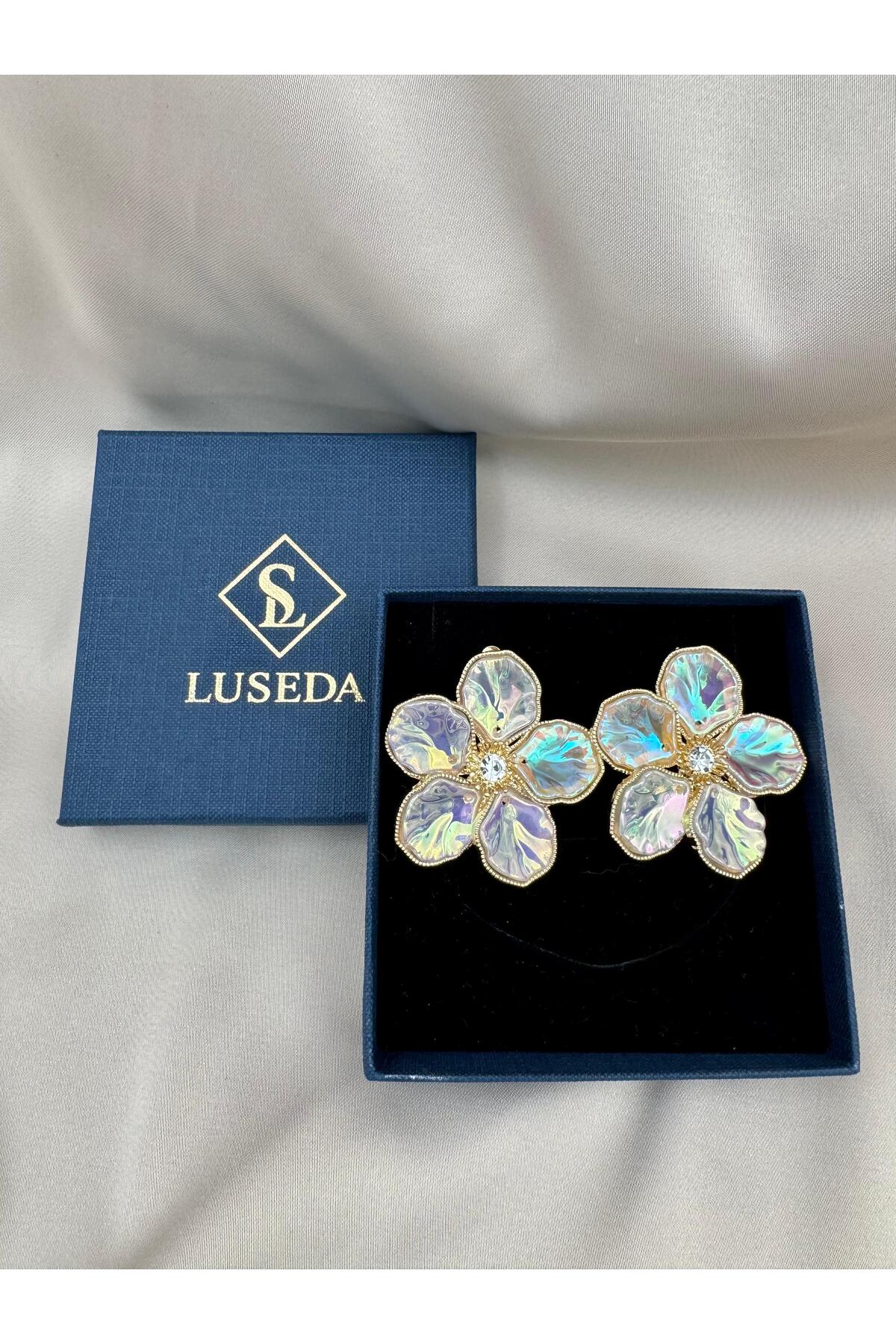 Işıltılı Görünümlü Çiçek Form Küpe