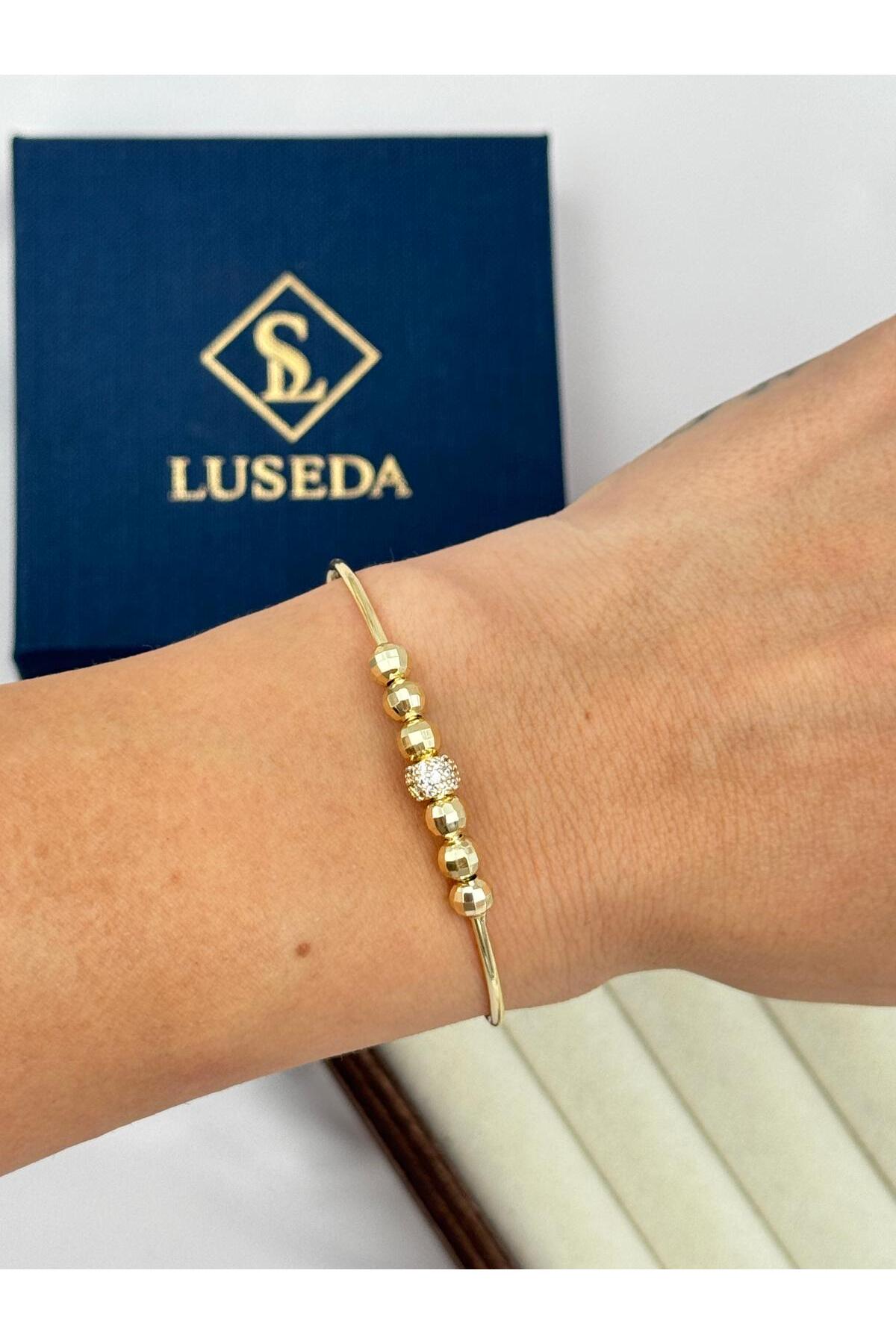 VIP Top Detaylı Zirkon Taşlı Ayarlanabilir Gold Bileklik