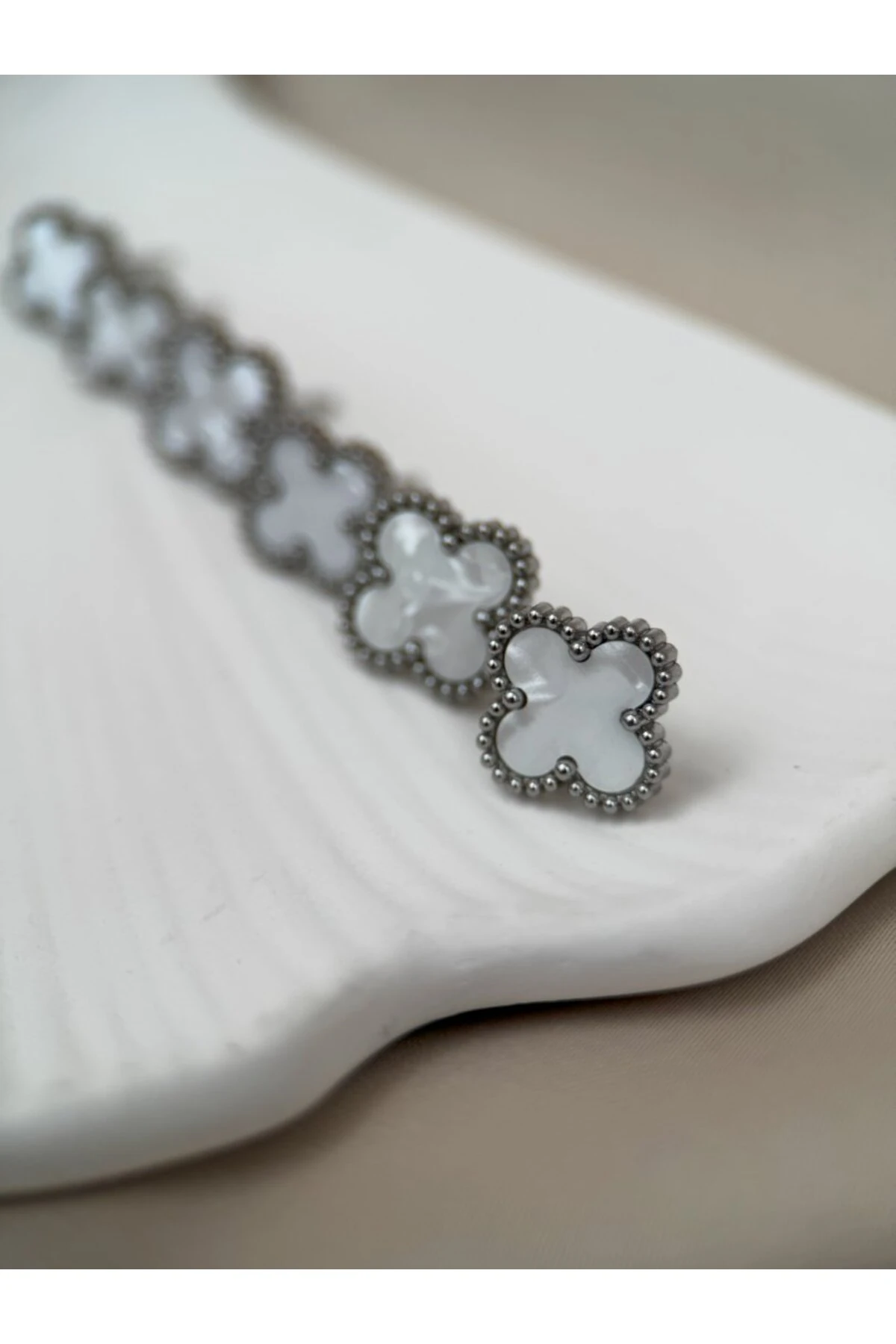 Gold Beyaz Renk Kararmaz Çelik Yonca Küpe - gümüş beyaz