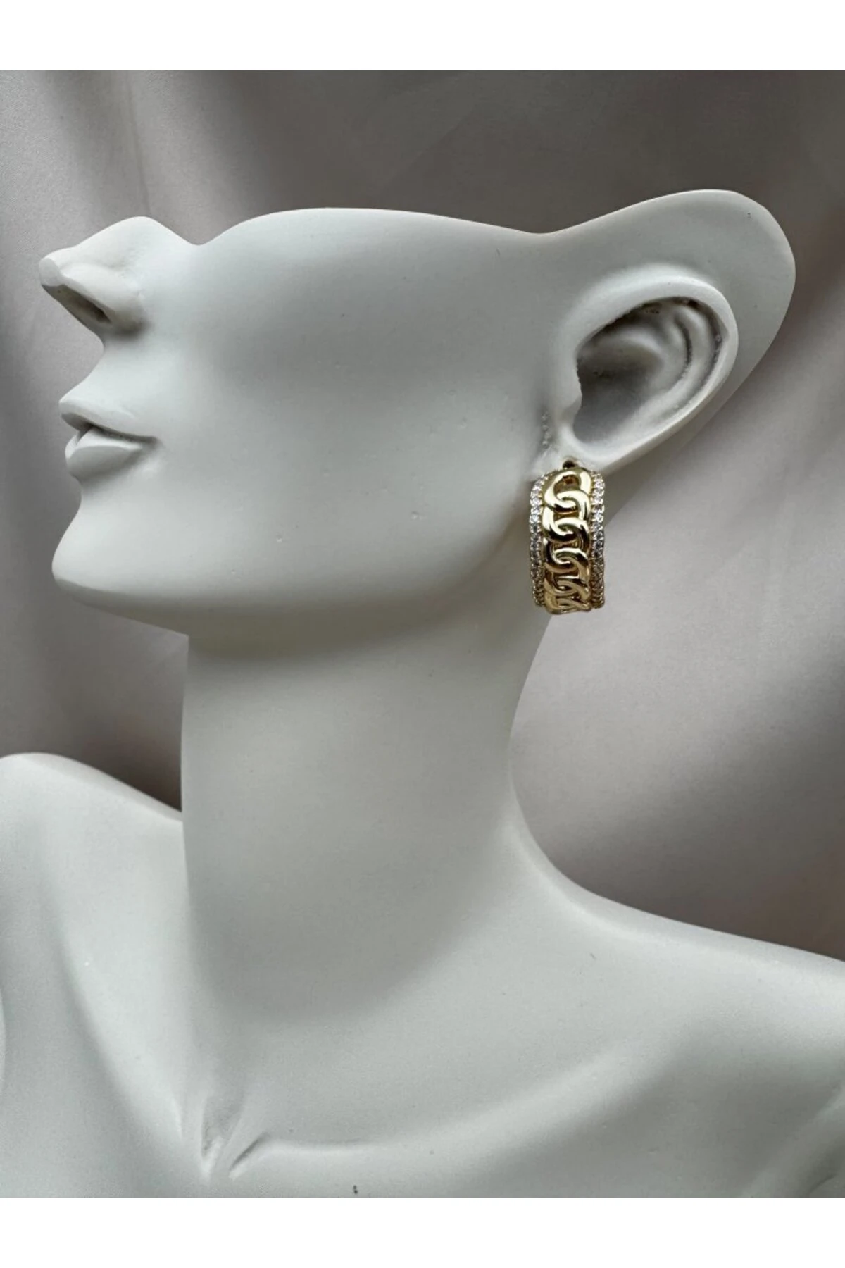 Altın Kaplama Kararmaz Zincir Desenli Taşlı Kadın Halka Küpe