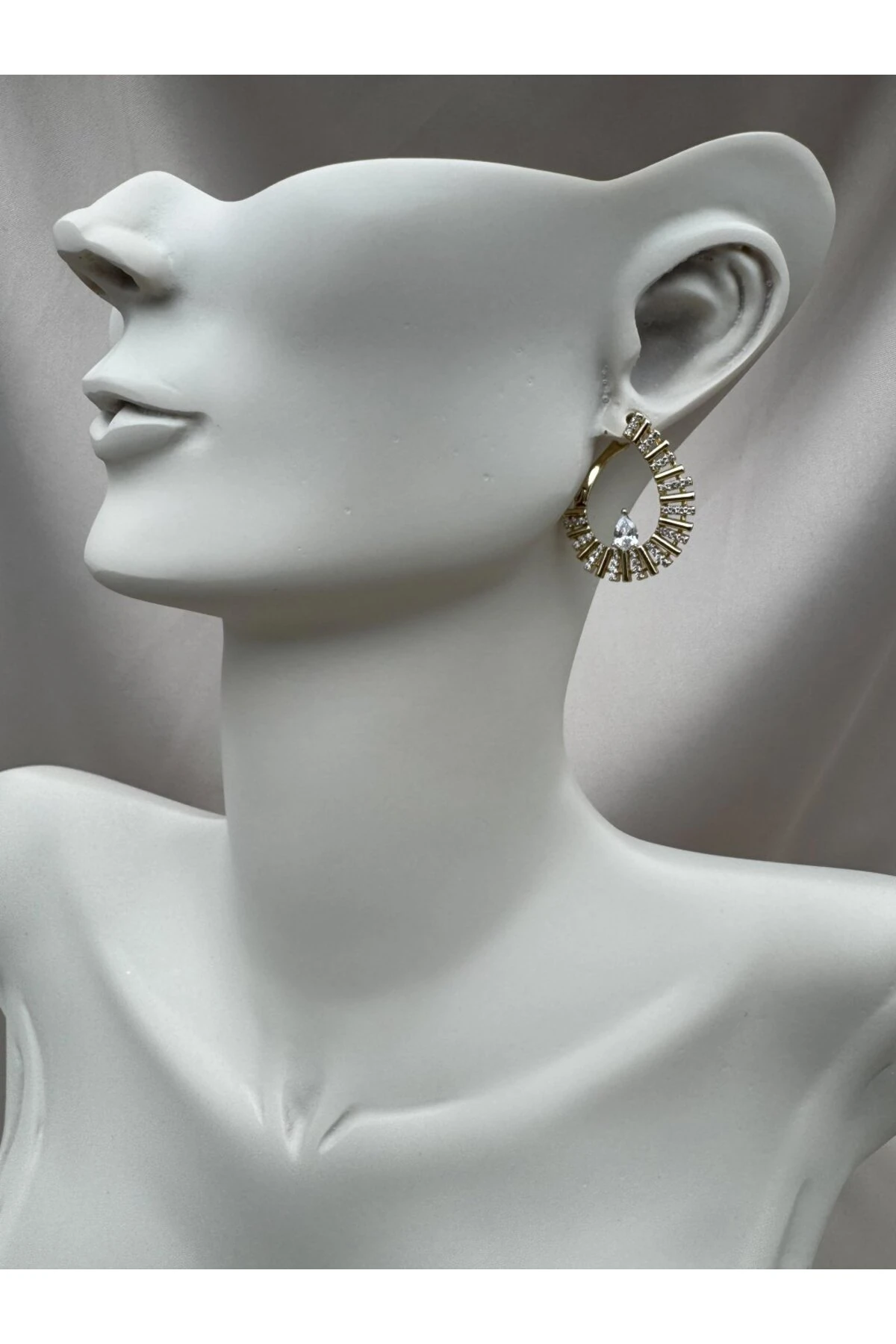 Zirkon Taşlı Damla Form Gold Küpe
