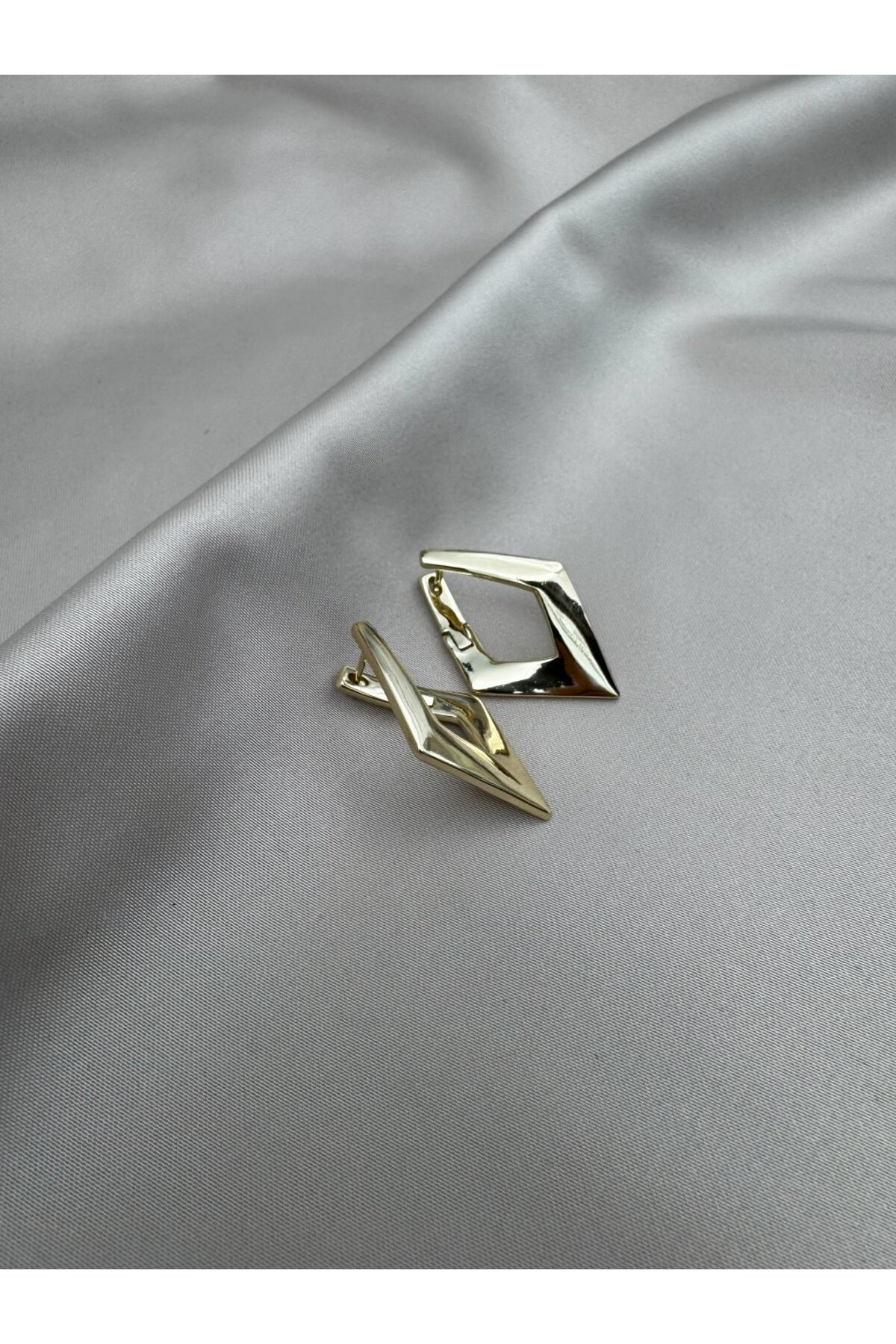 Geometrik Form Gold Renk Küpe