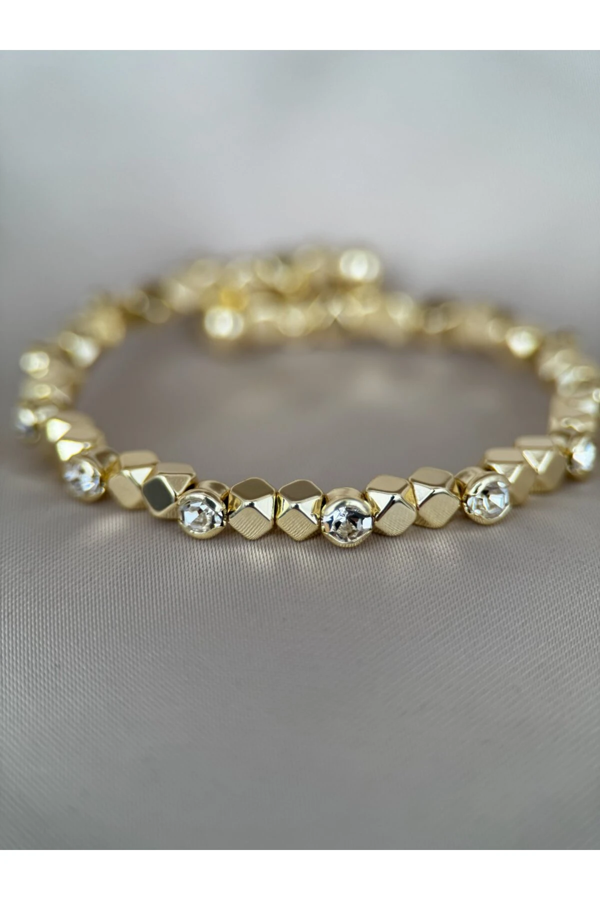 Geometrik Taşlı Gold Bileklik