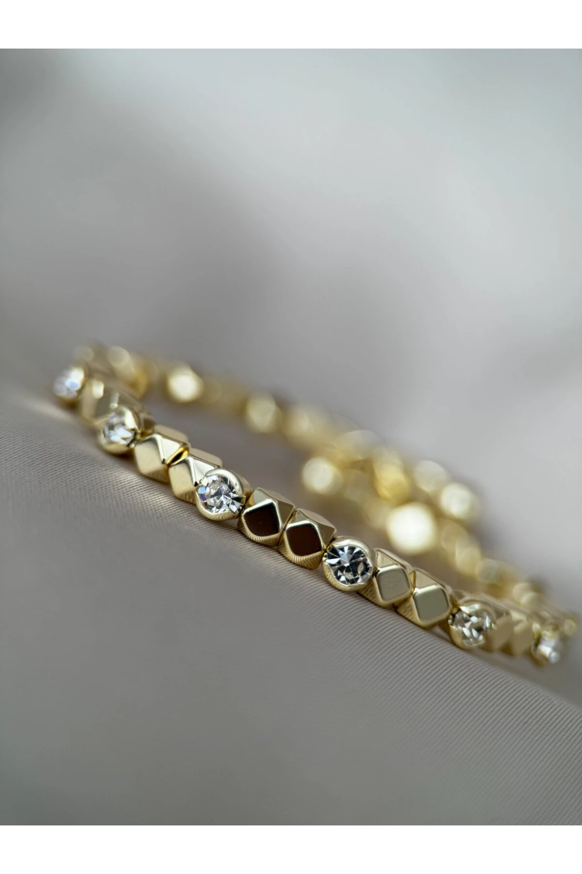 Geometrik Taşlı Gold Bileklik