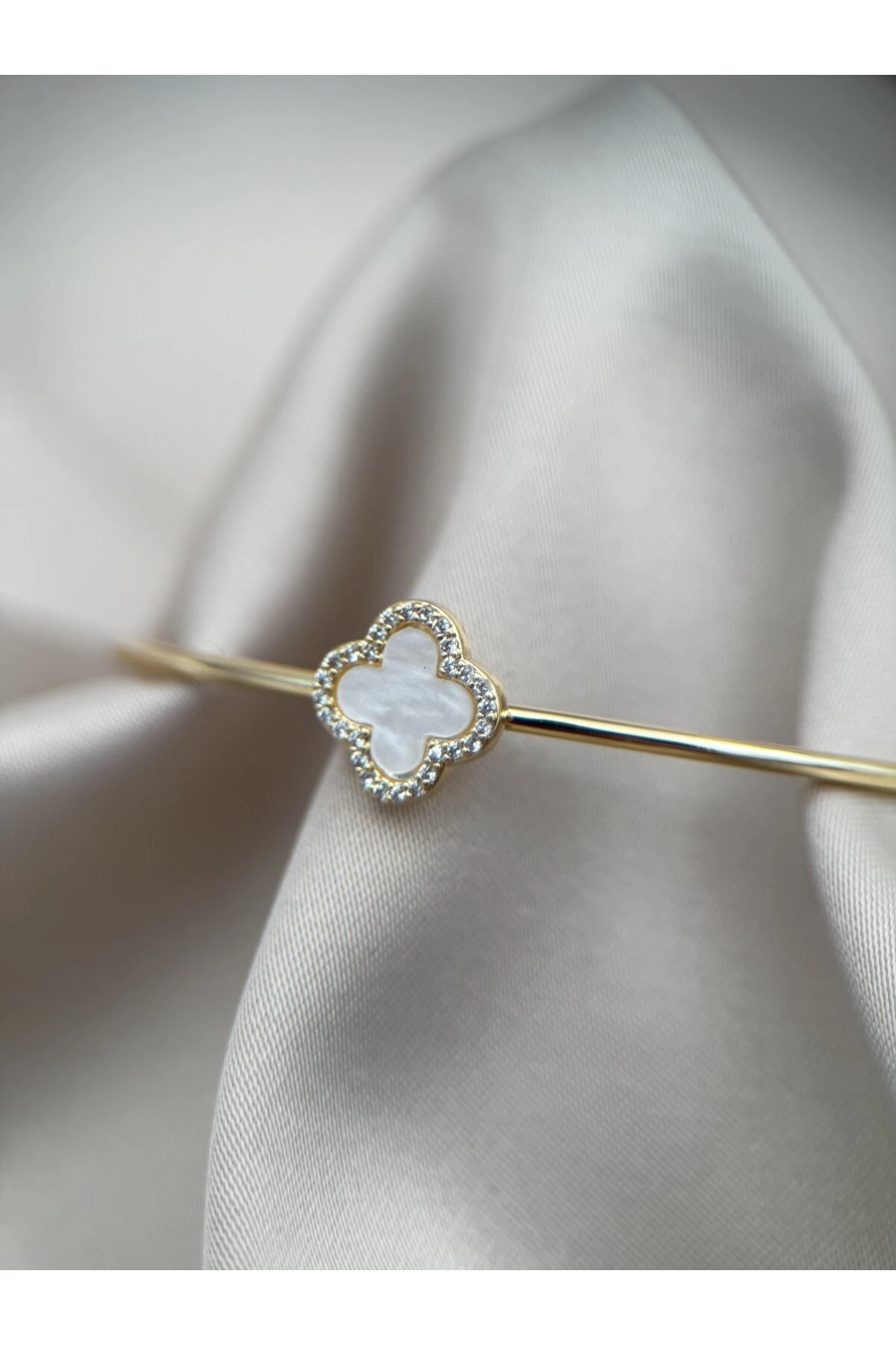 Yonca Figürlü Taşlı Ayarlanabilir Gold Bileklik