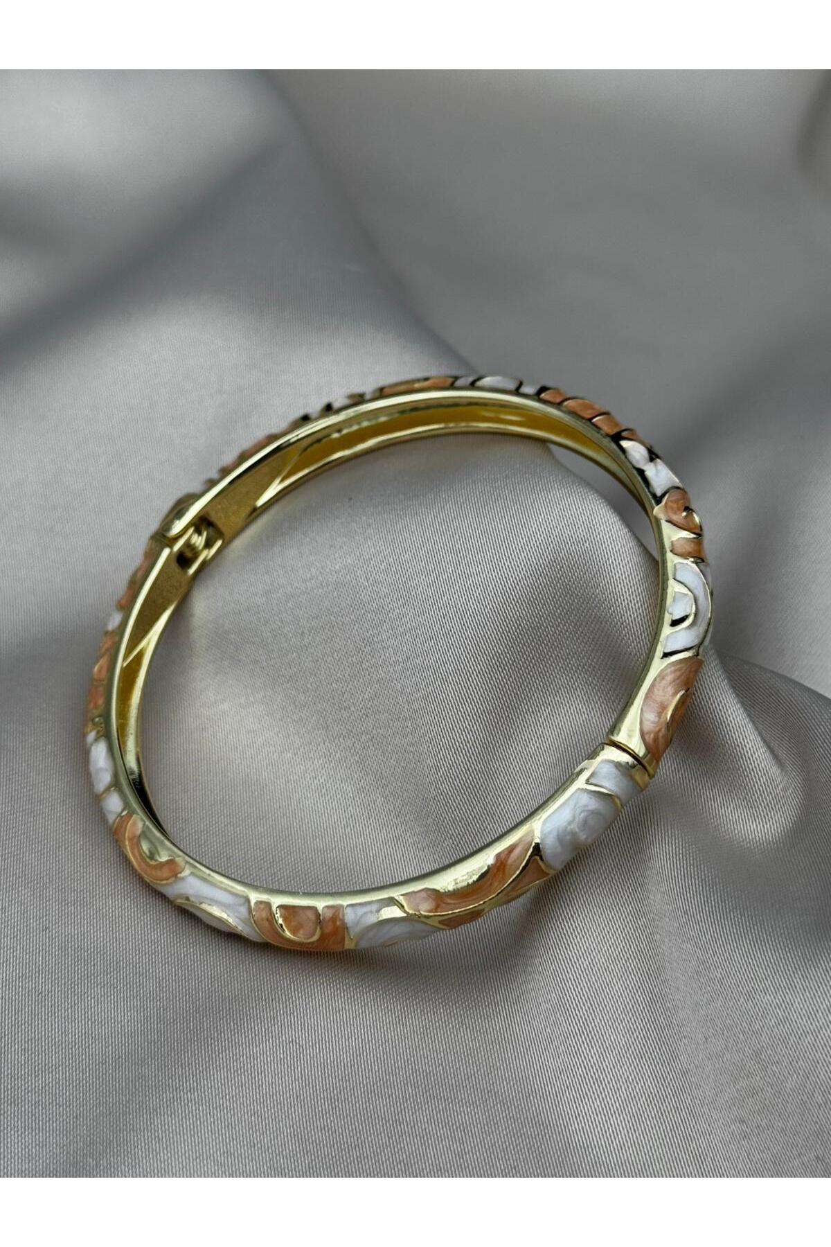 Gold ve Beyaz Desenli Emaye Tasarım Bileklik