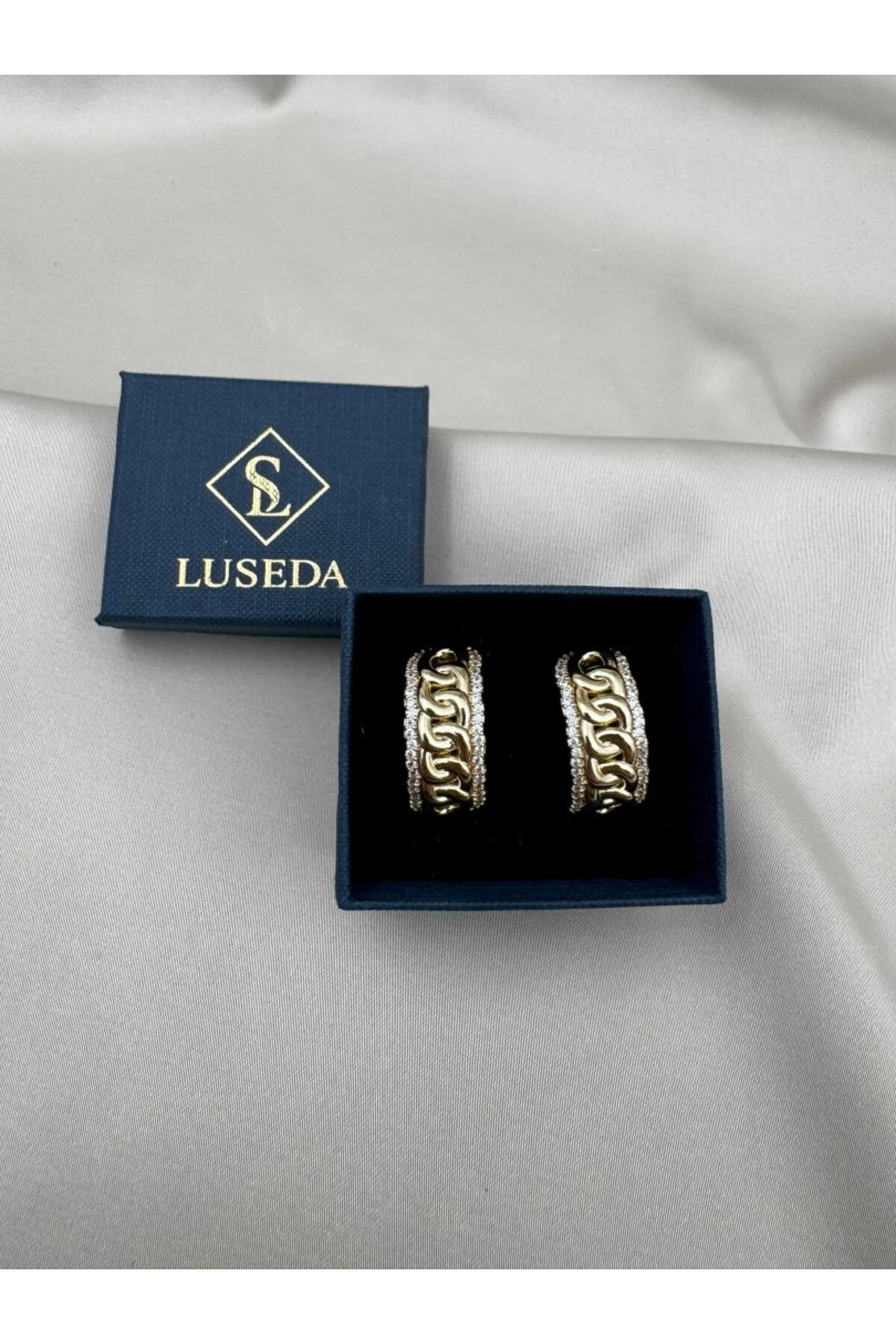 Altın Kaplama Kararmaz Zincir Desenli Taşlı Kadın Halka Küpe