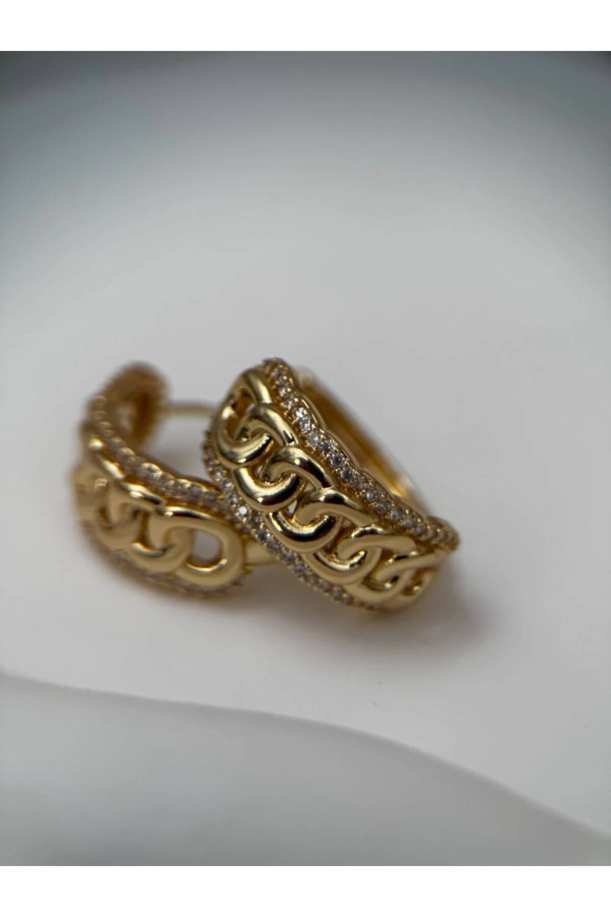 Altın Kaplama Kararmaz Zincir Desenli Taşlı Kadın Halka Küpe