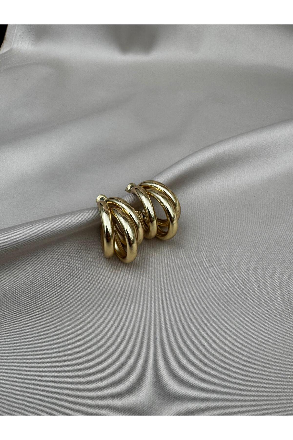 Üç Halkalı Bombeli Gold Renk Küpe