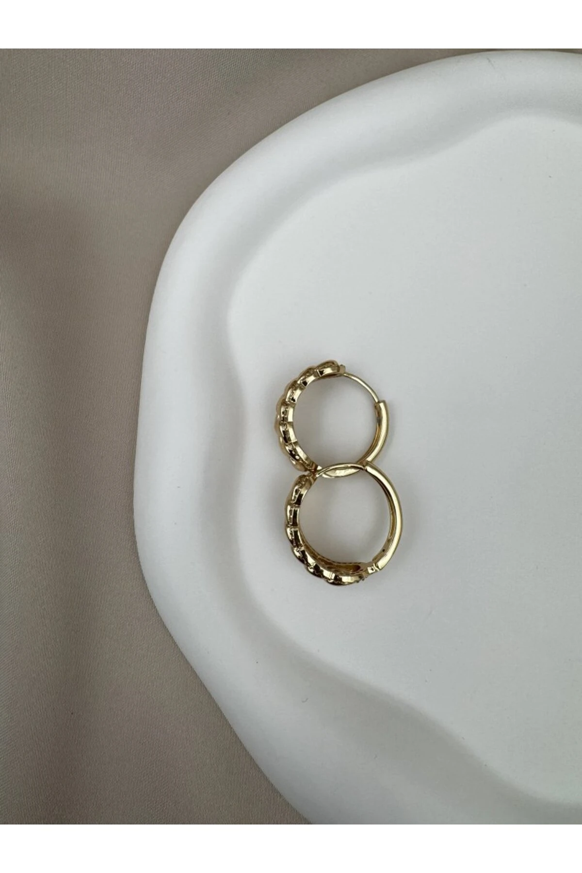 Altın Kaplama Kararmaz Zincir Desenli Taşlı Kadın Halka Küpe