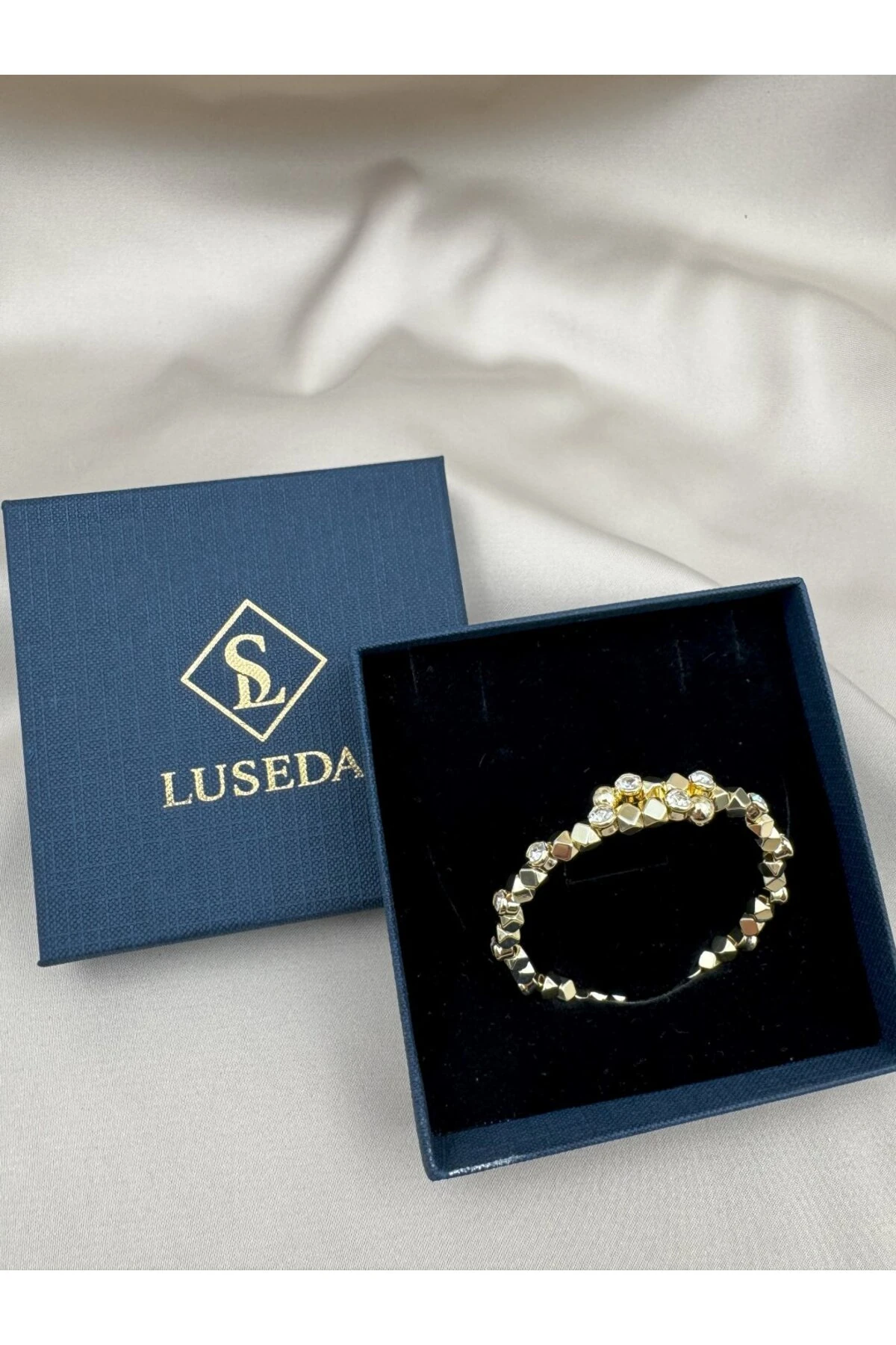 Geometrik Taşlı Gold Bileklik