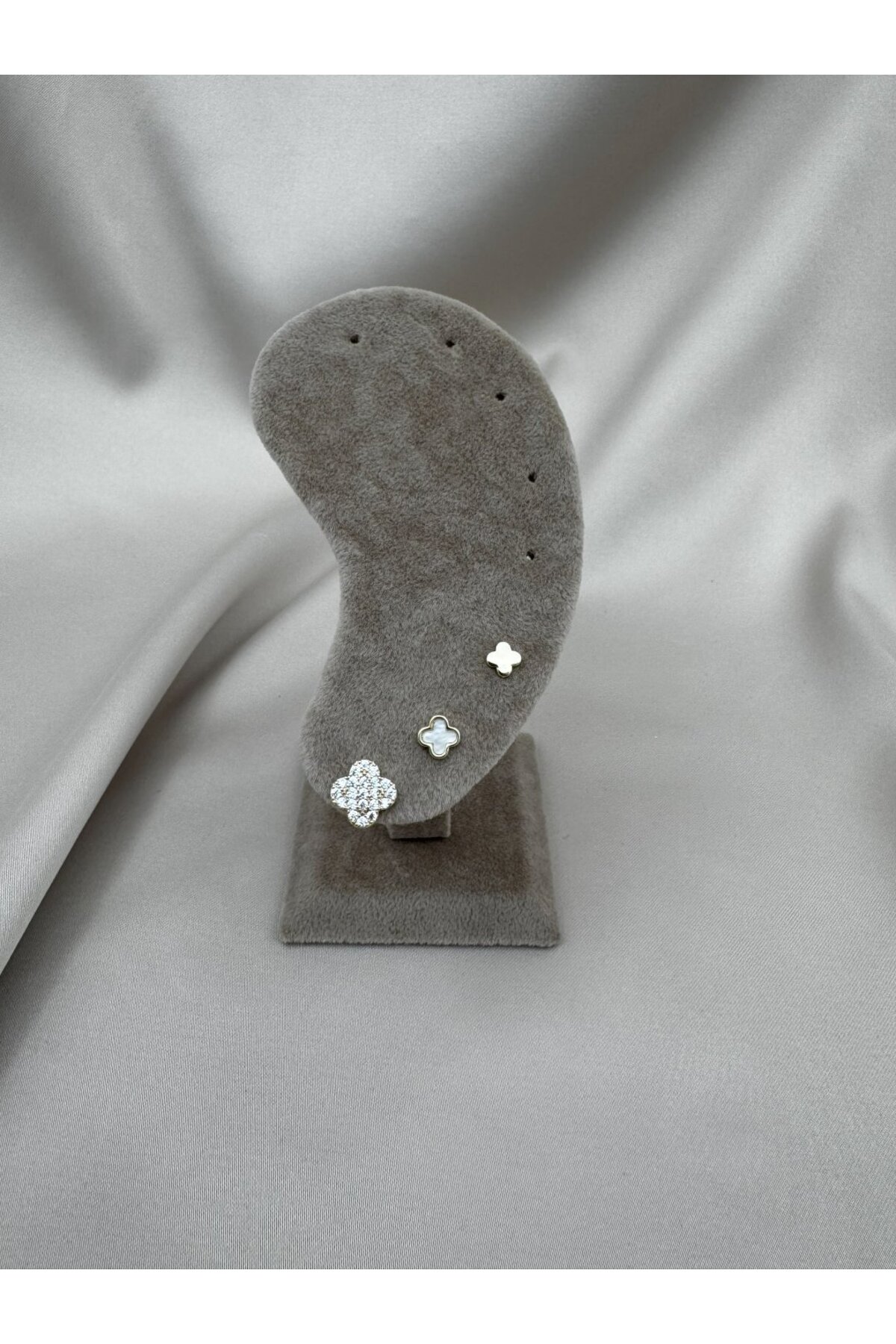 Gold Beyaz Renk Yonca Model ve Zirkon Taşlı 3’lü Küpe Seti