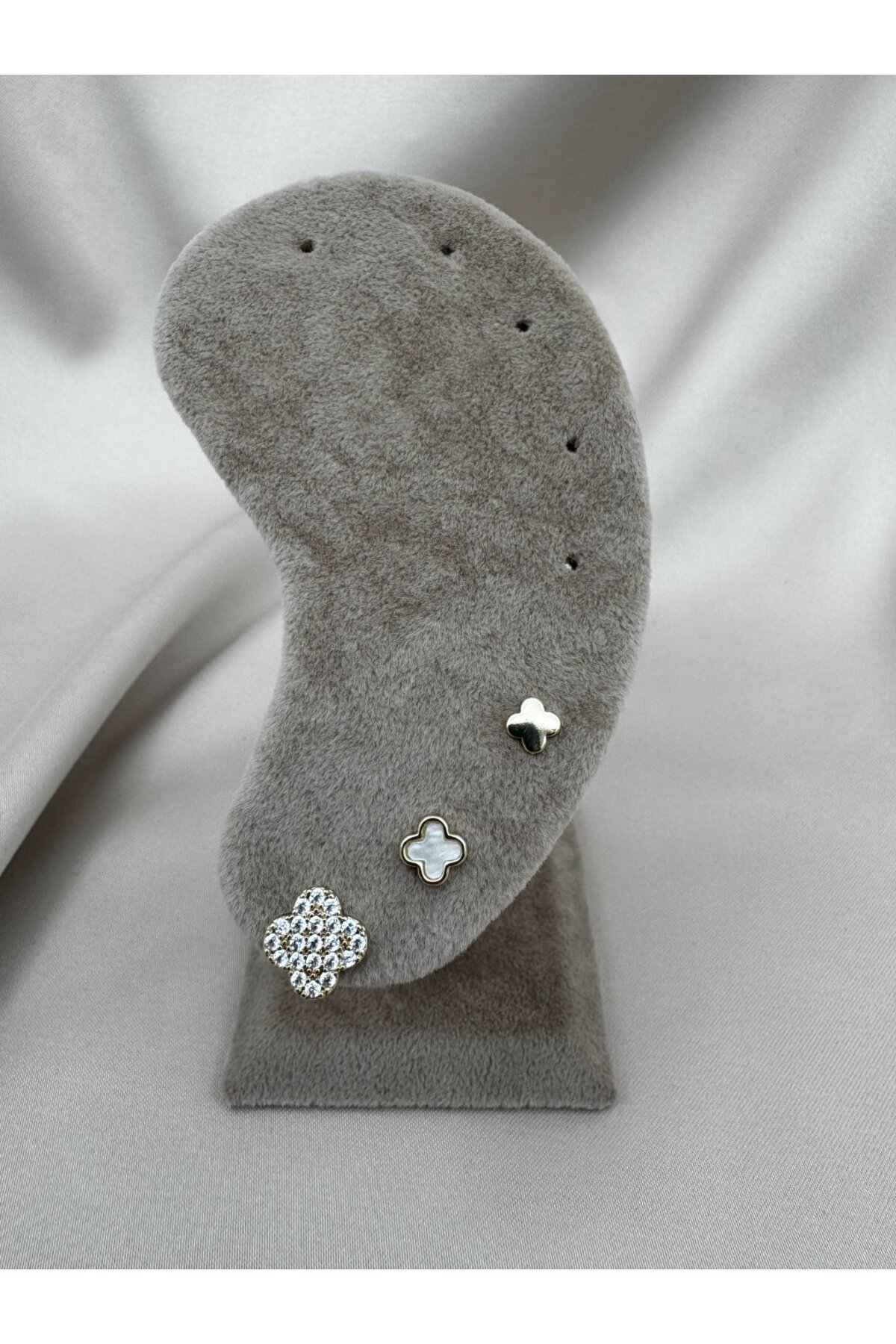 Gold Beyaz Renk Yonca Model ve Zirkon Taşlı 3’lü Küpe Seti