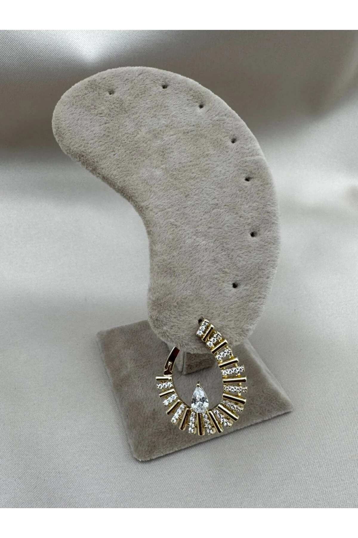 Zirkon Taşlı Damla Form Gold Küpe