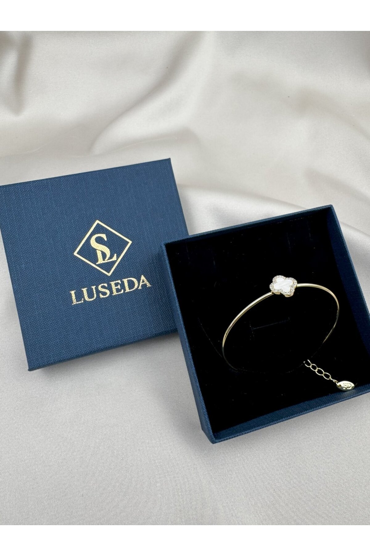 Yonca Figürlü Taşlı Ayarlanabilir Gold Bileklik