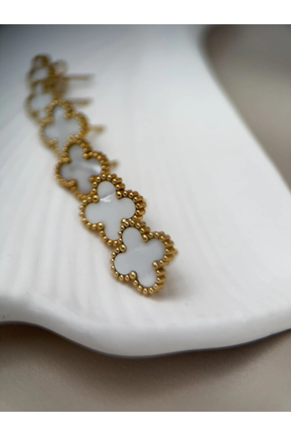 Gold Beyaz Renk Kararmaz Çelik Yonca Küpe - gold beyaz