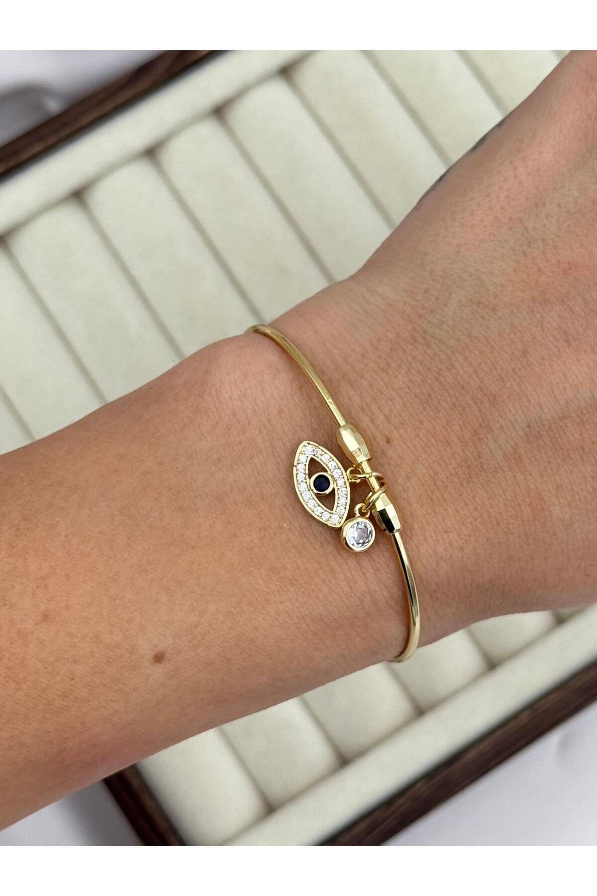 İnce Form Açık Kelepçe Nazar Göz ve Tek Taş Charmlı Ayarlanabilir Bileklik