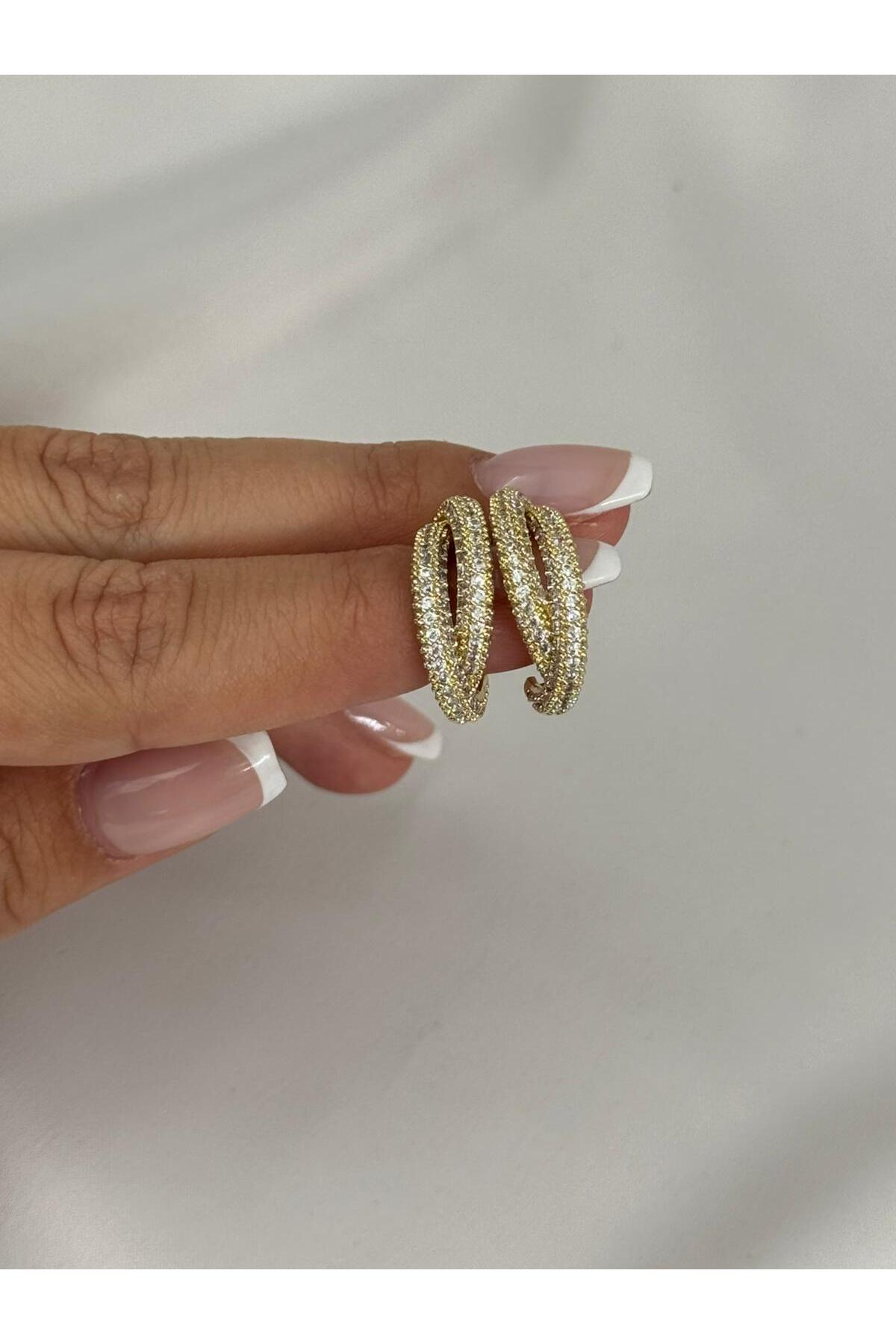 VIP-Ohrringe mit mehrreihigem Zirkonia in Goldfarbe